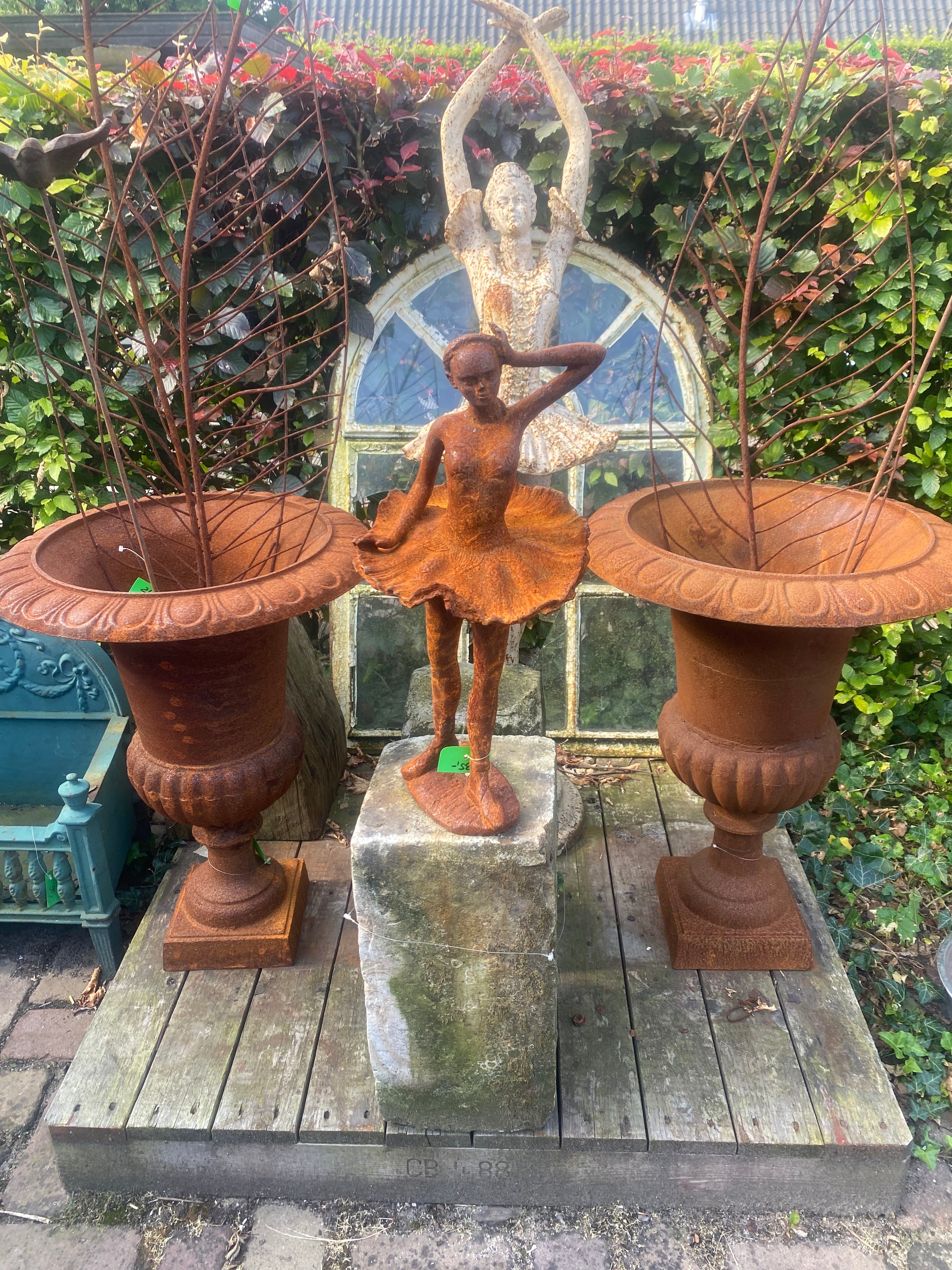 Louvre vaas gietijzer 62cm - Brocante bij Ingie