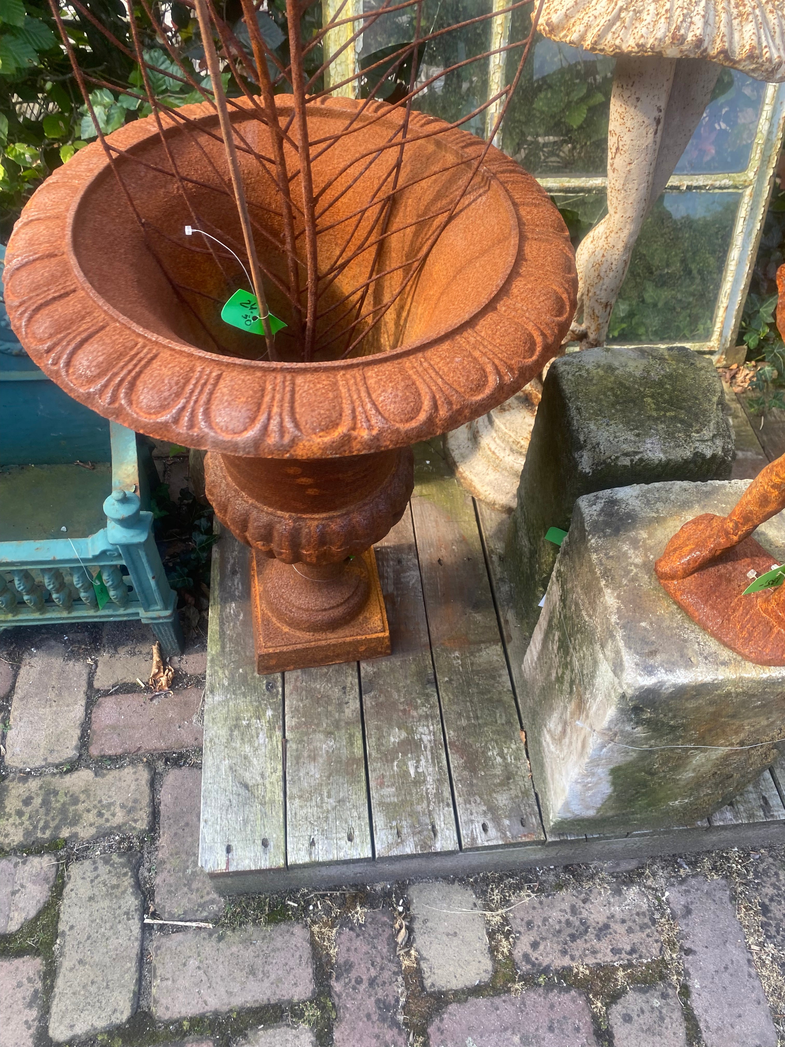 Louvre vaas gietijzer 62cm - Brocante bij Ingie