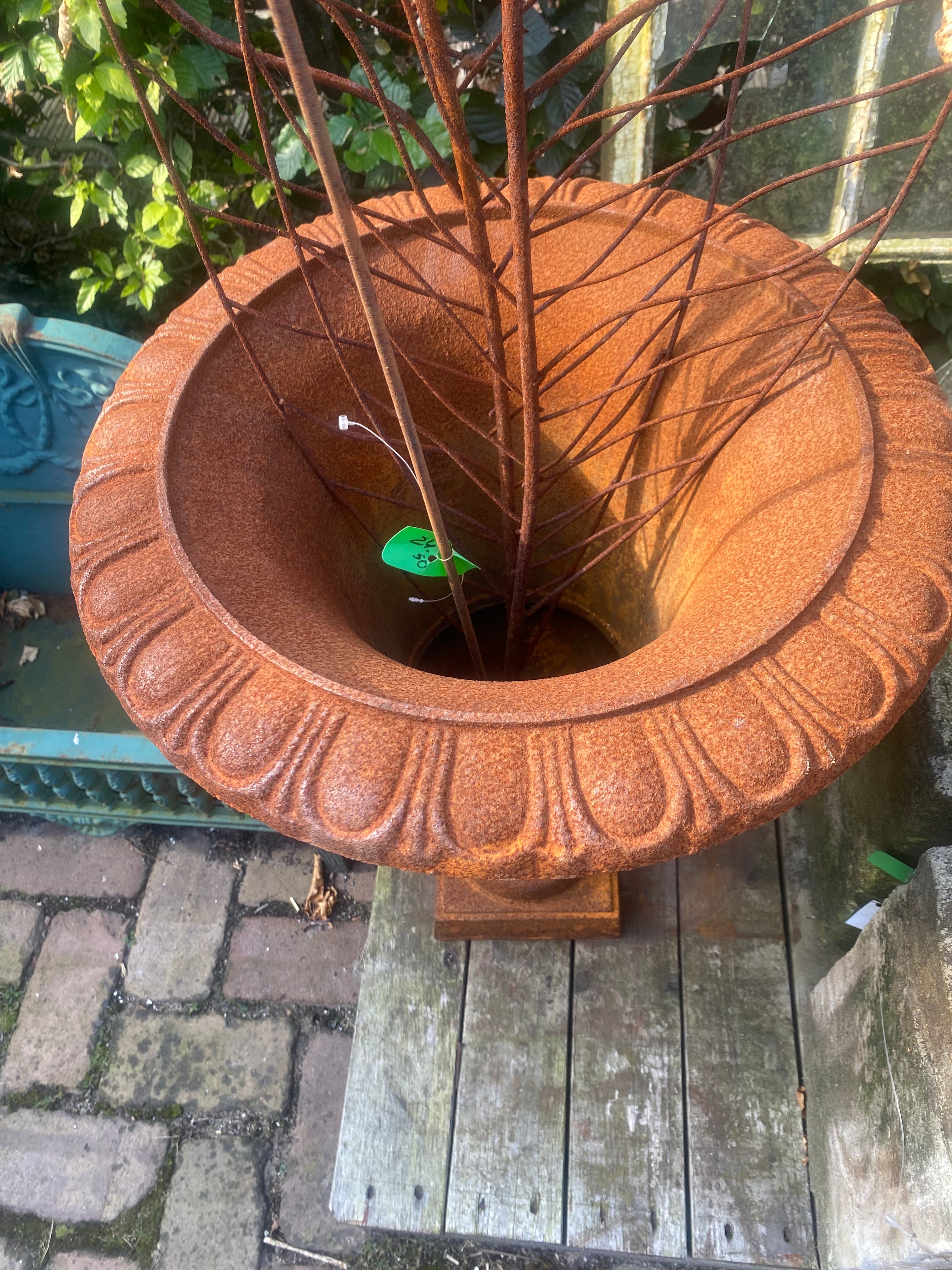 Louvre vaas gietijzer 62cm - Brocante bij Ingie