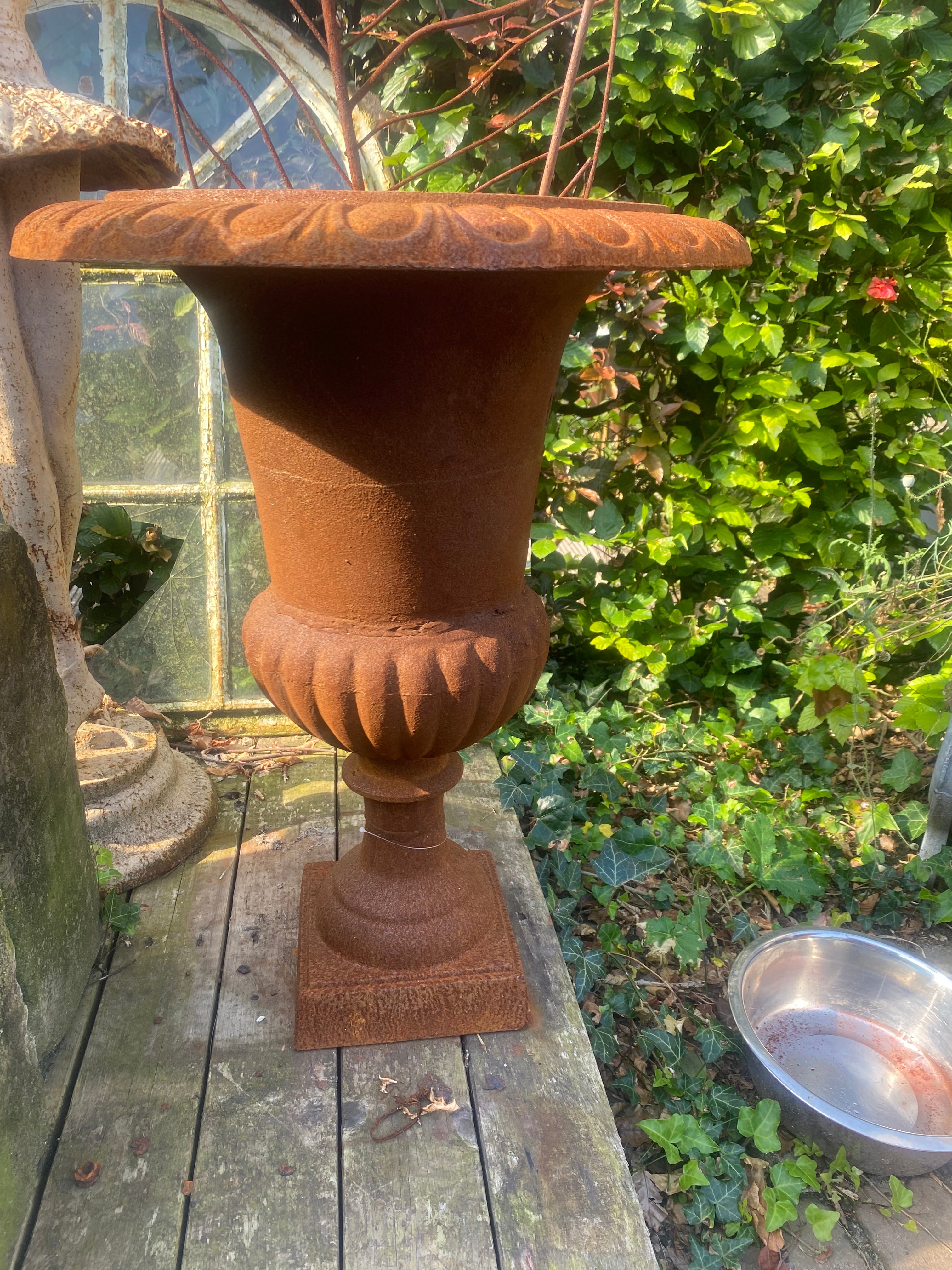 Louvre vaas gietijzer 62cm - Brocante bij Ingie