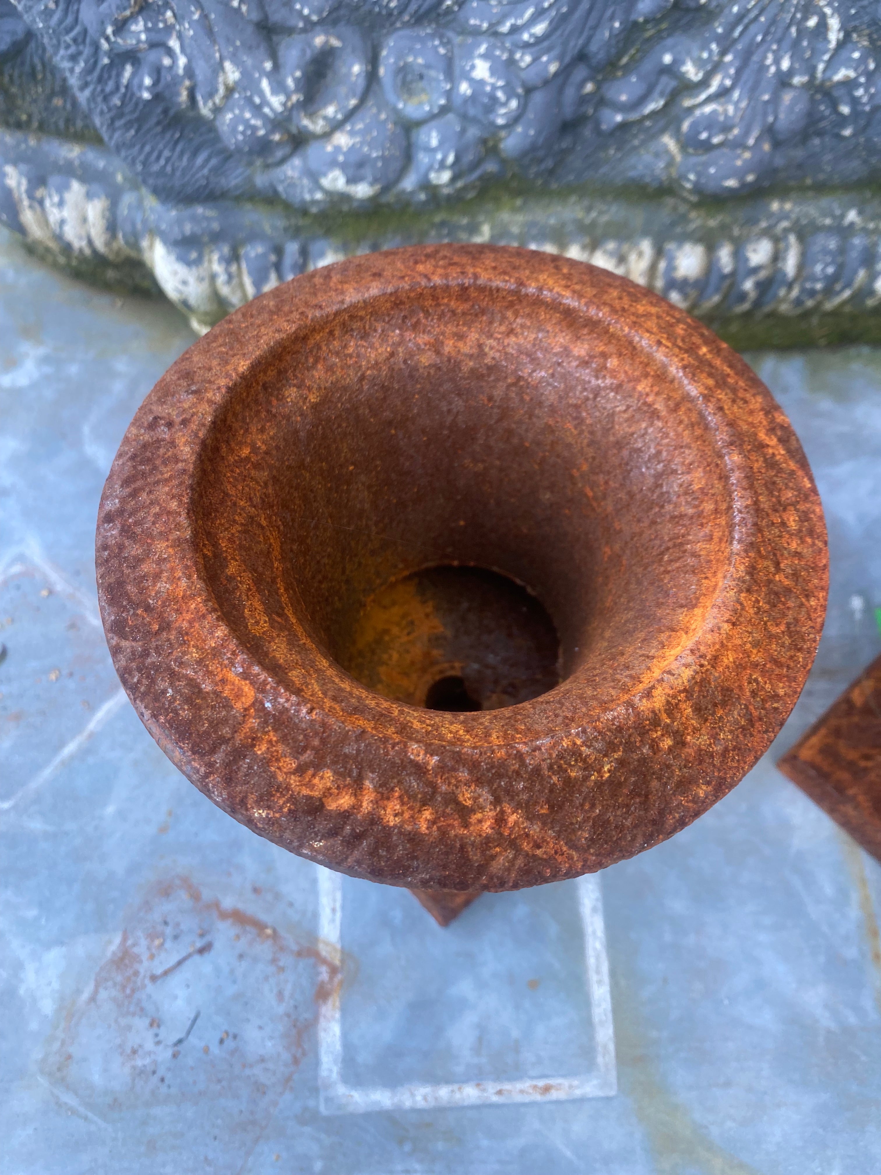 Louvre vaas gietijzer 21cm - Brocante bij Ingie