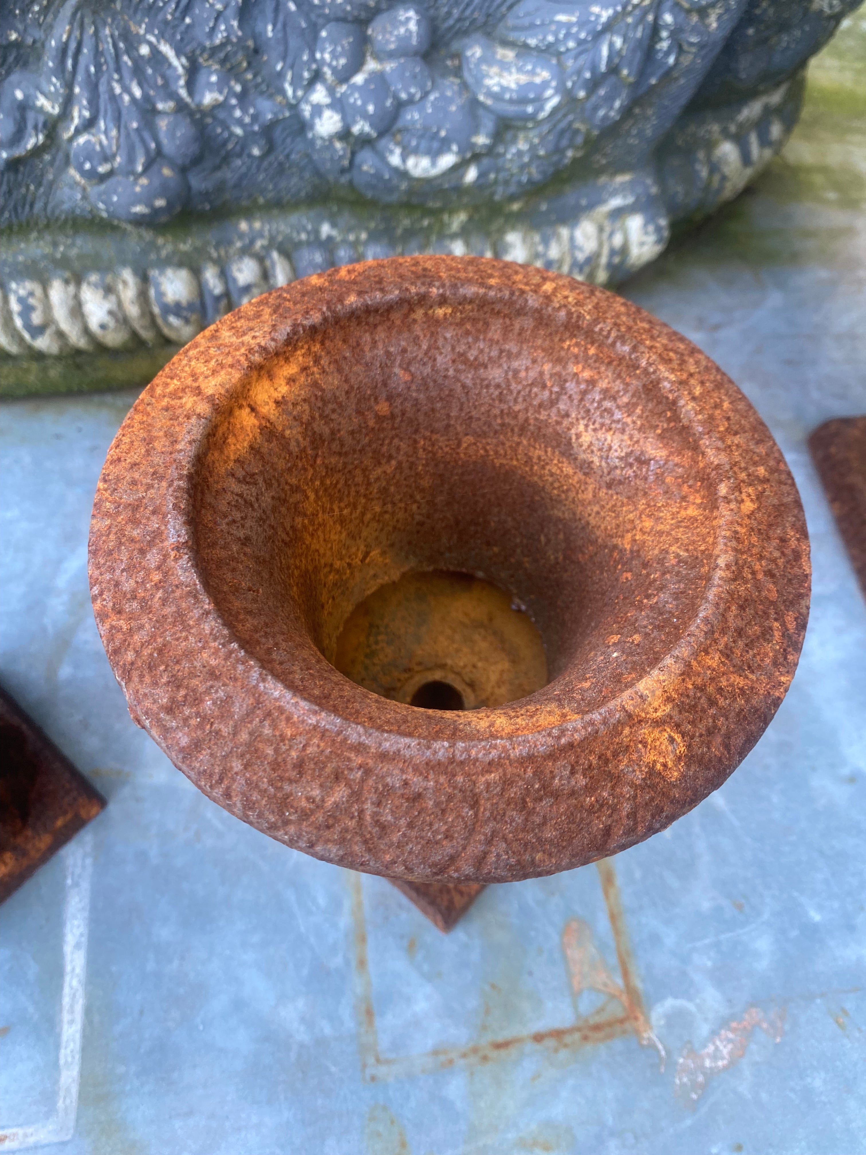 Louvre vaas gietijzer 21cm - Brocante bij Ingie