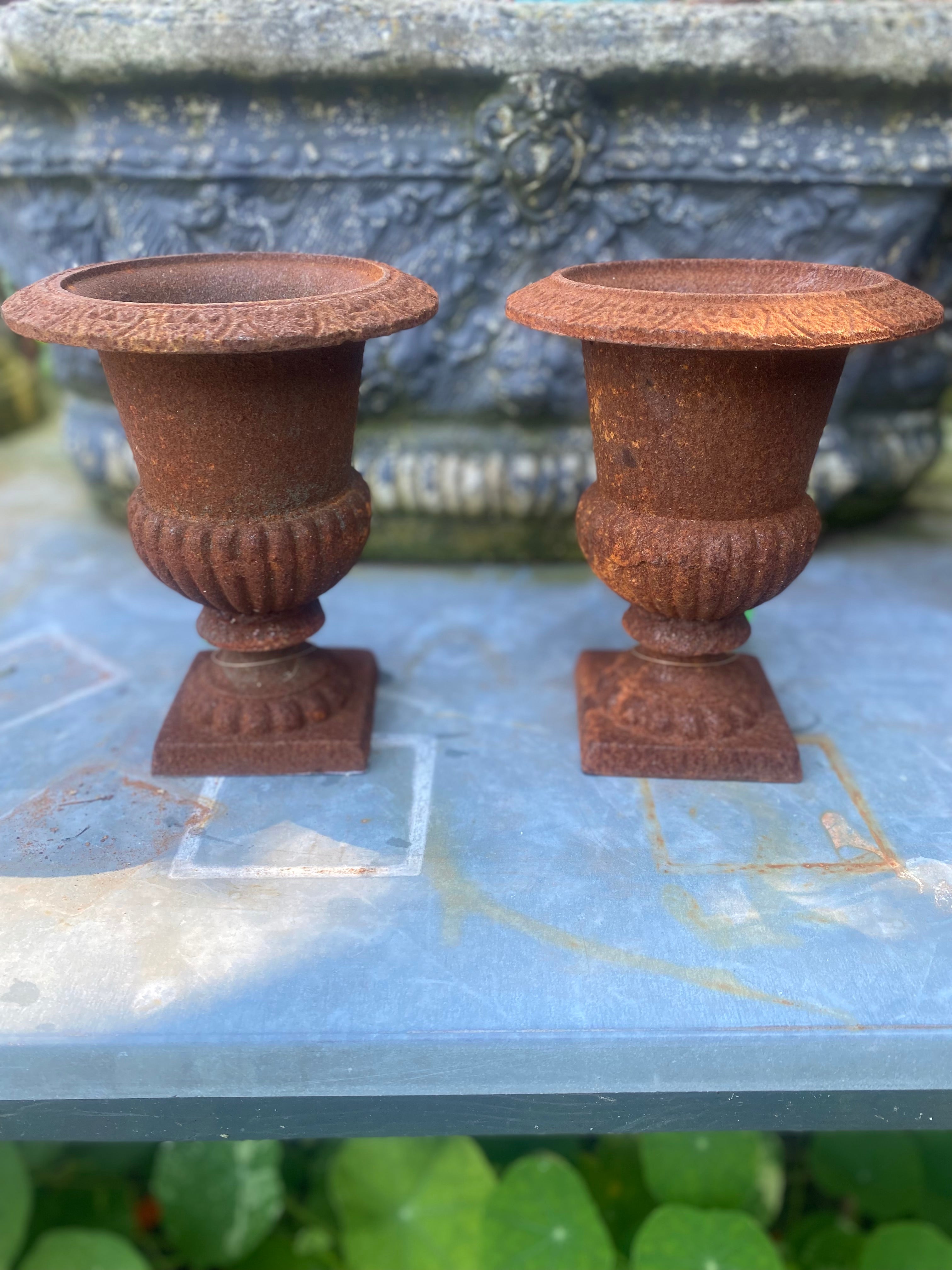 Louvre vaas gietijzer 23cm - Brocante bij Ingie