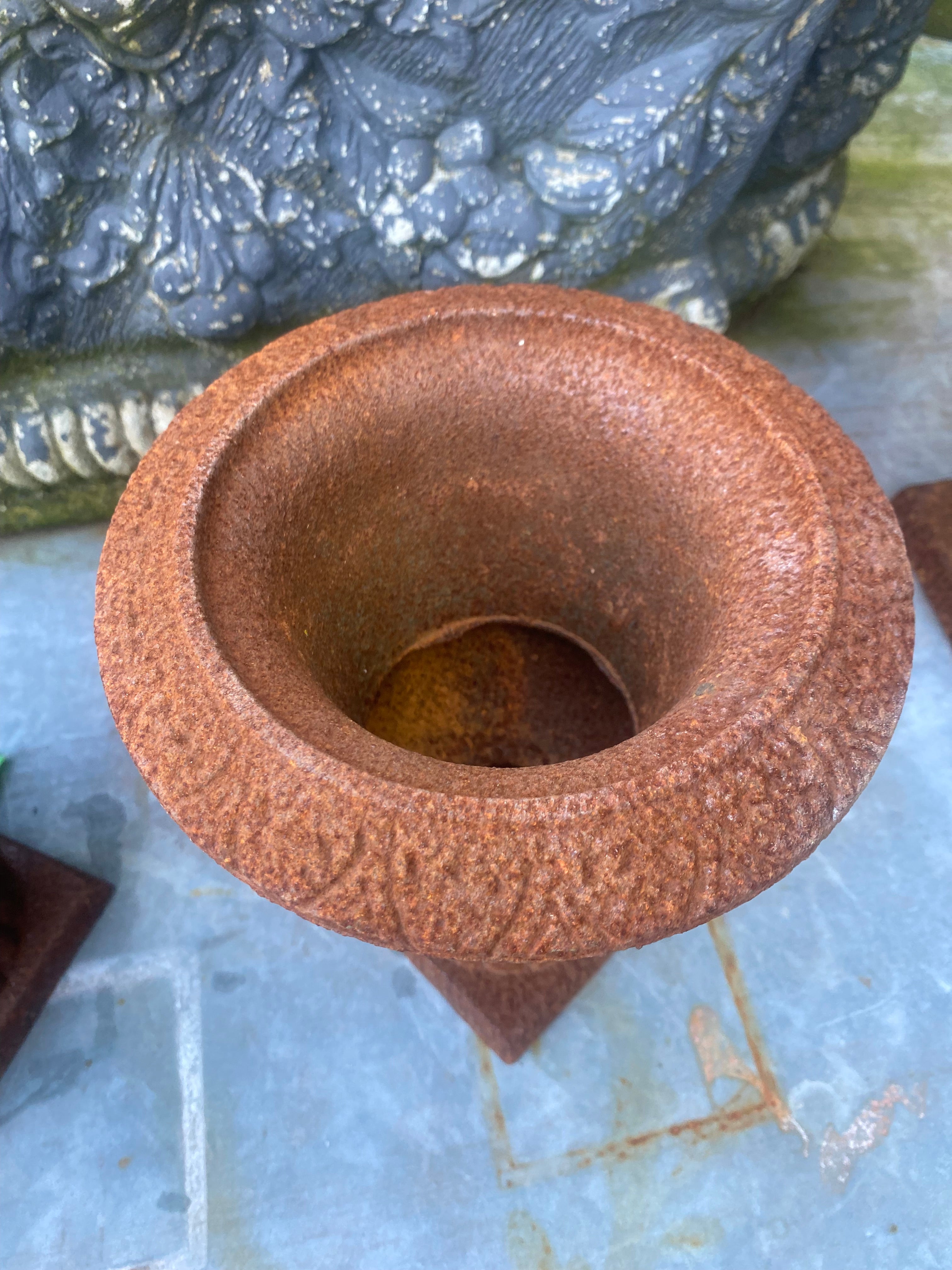 Louvre vaas gietijzer 23cm - Brocante bij Ingie