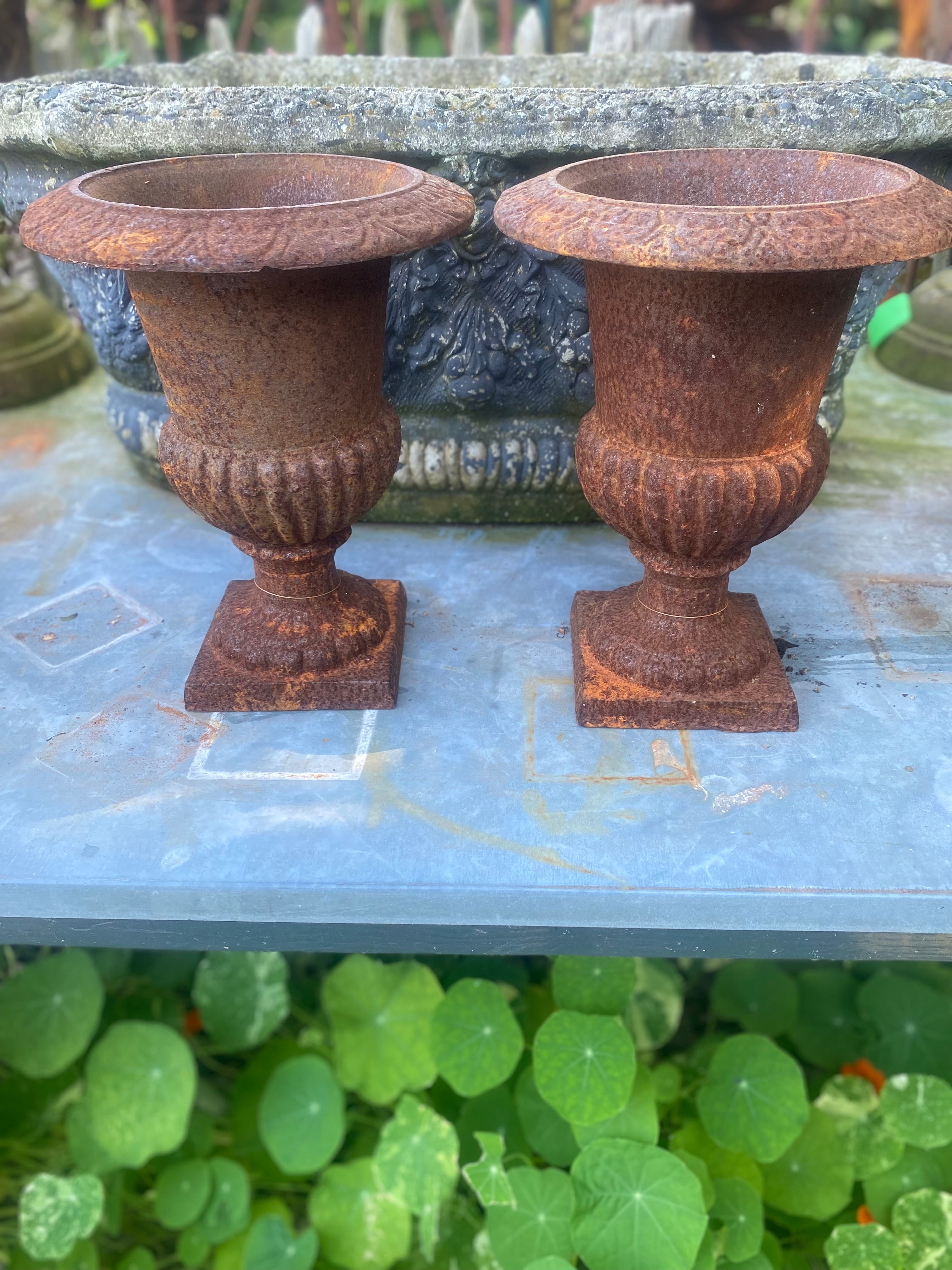 Louvre vaas gietijzer 32cm - Brocante bij Ingie