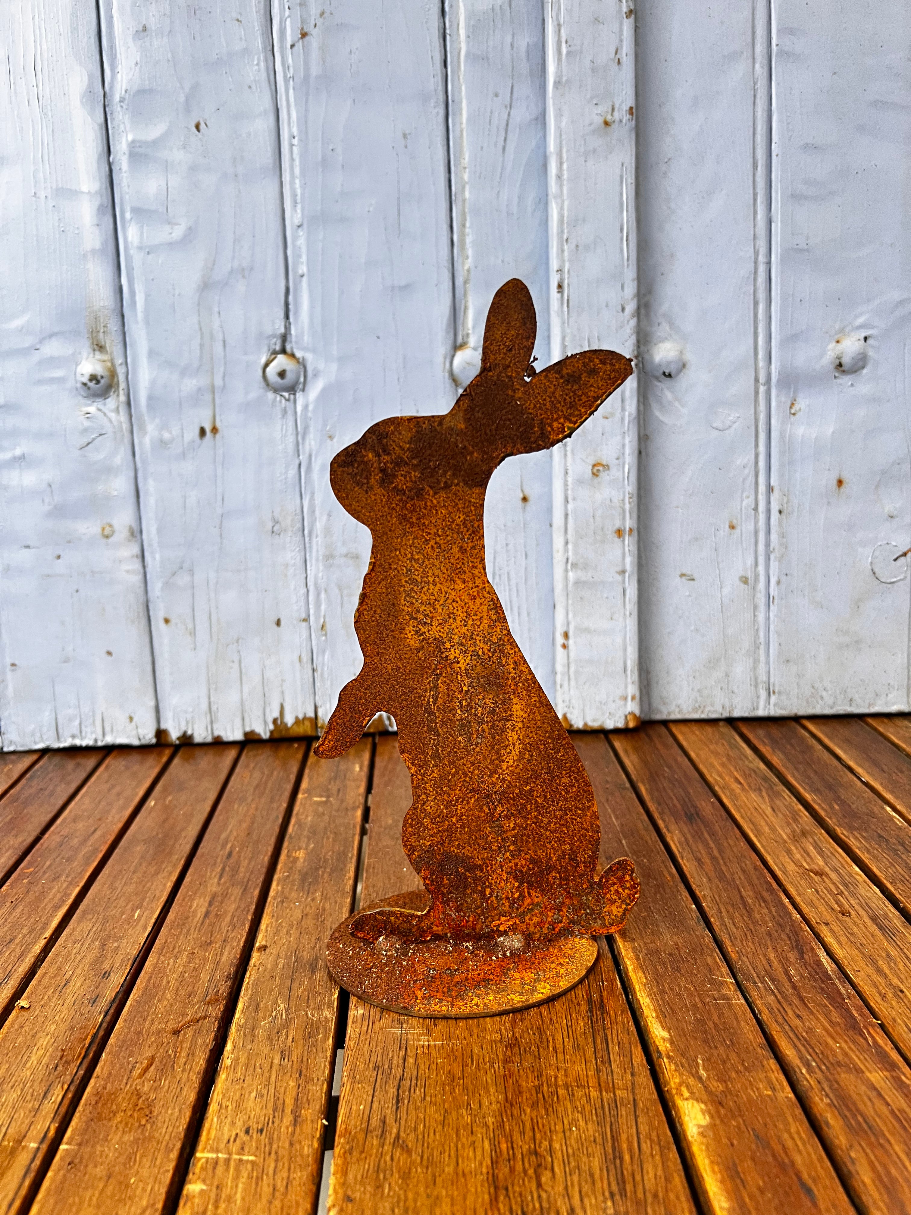 Bunny op plaat van eco roest - Brocante bij Ingie