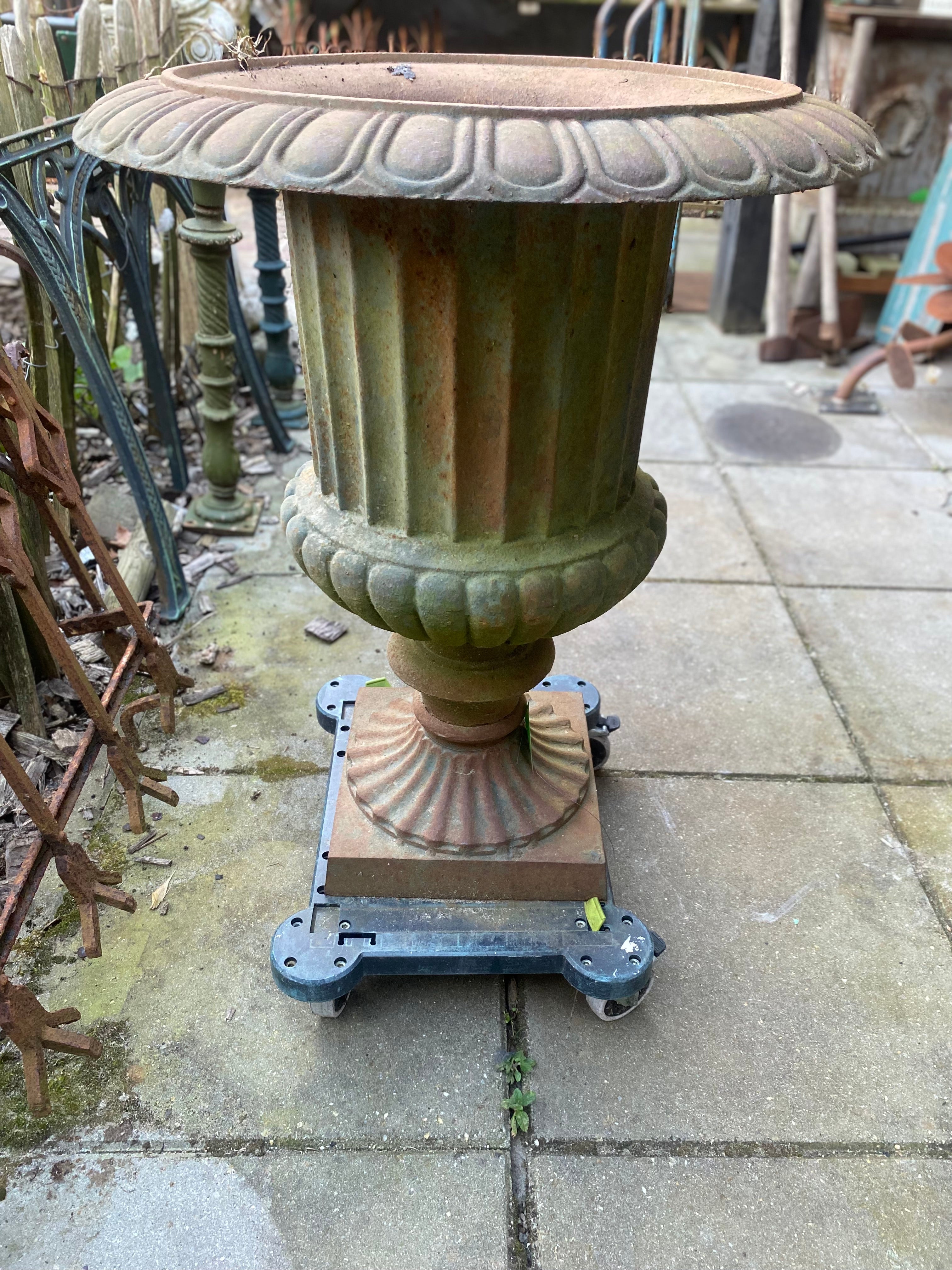 hoge Louvre ribbel vaas Gietijzer - Brocante bij Ingie