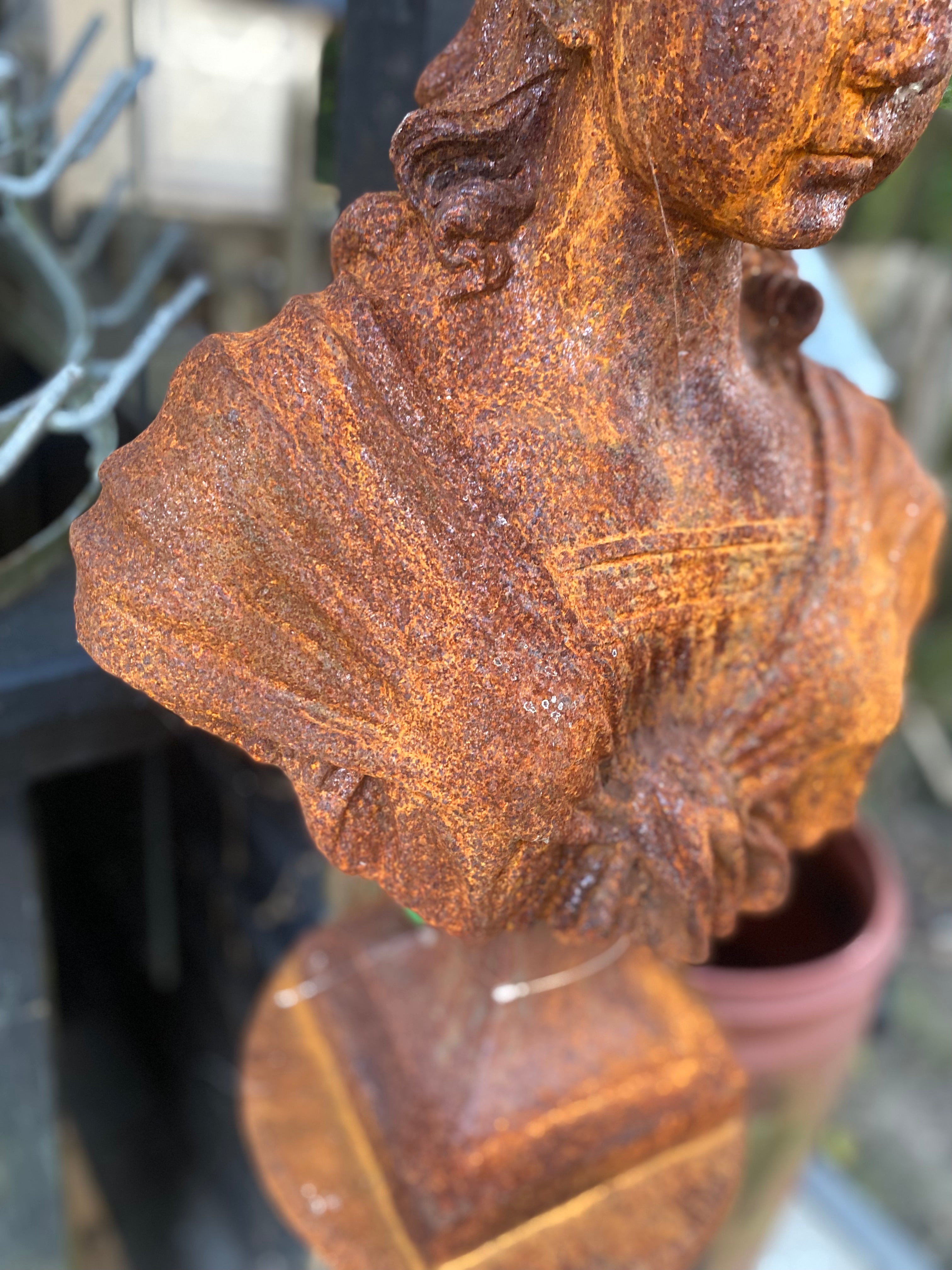 Gietijzeren buste mooi meisje - Brocante bij Ingie