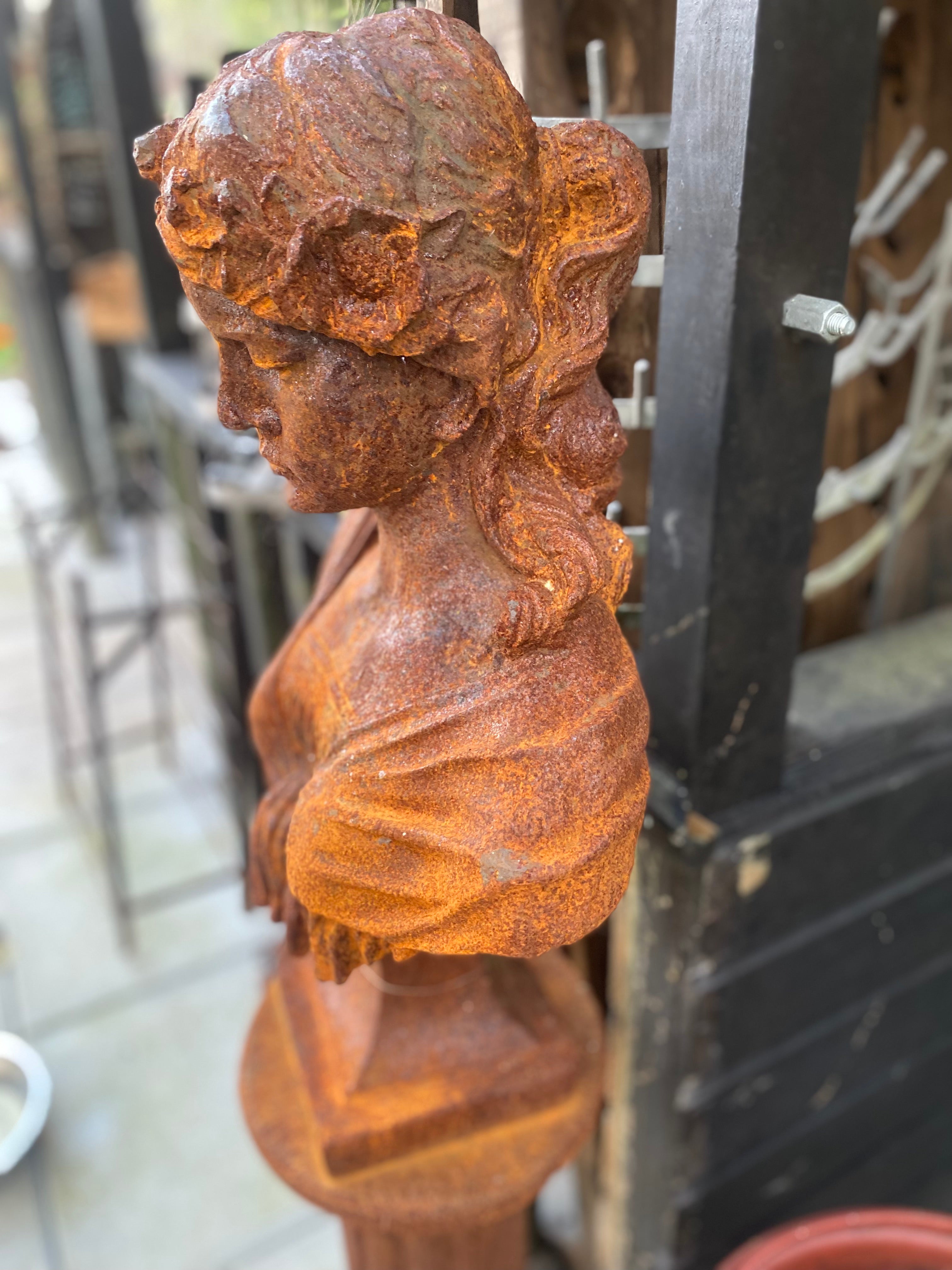 Gietijzeren buste mooi meisje - Brocante bij Ingie