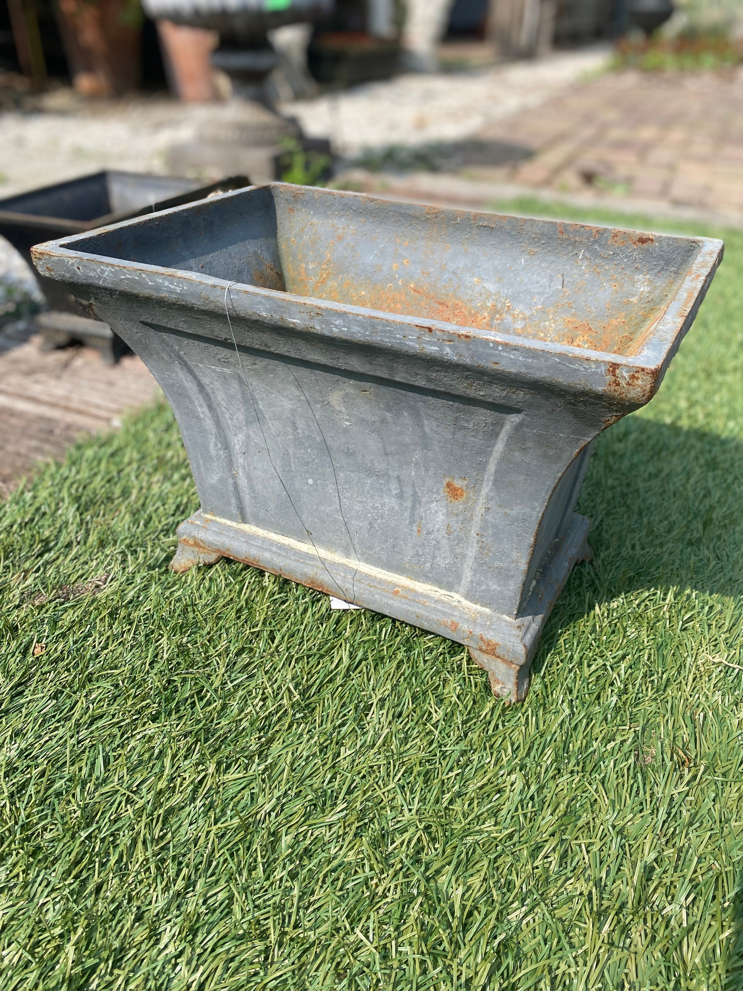 grote strakke ovale jardiniere gietijzer grijs - Brocante bij Ingie