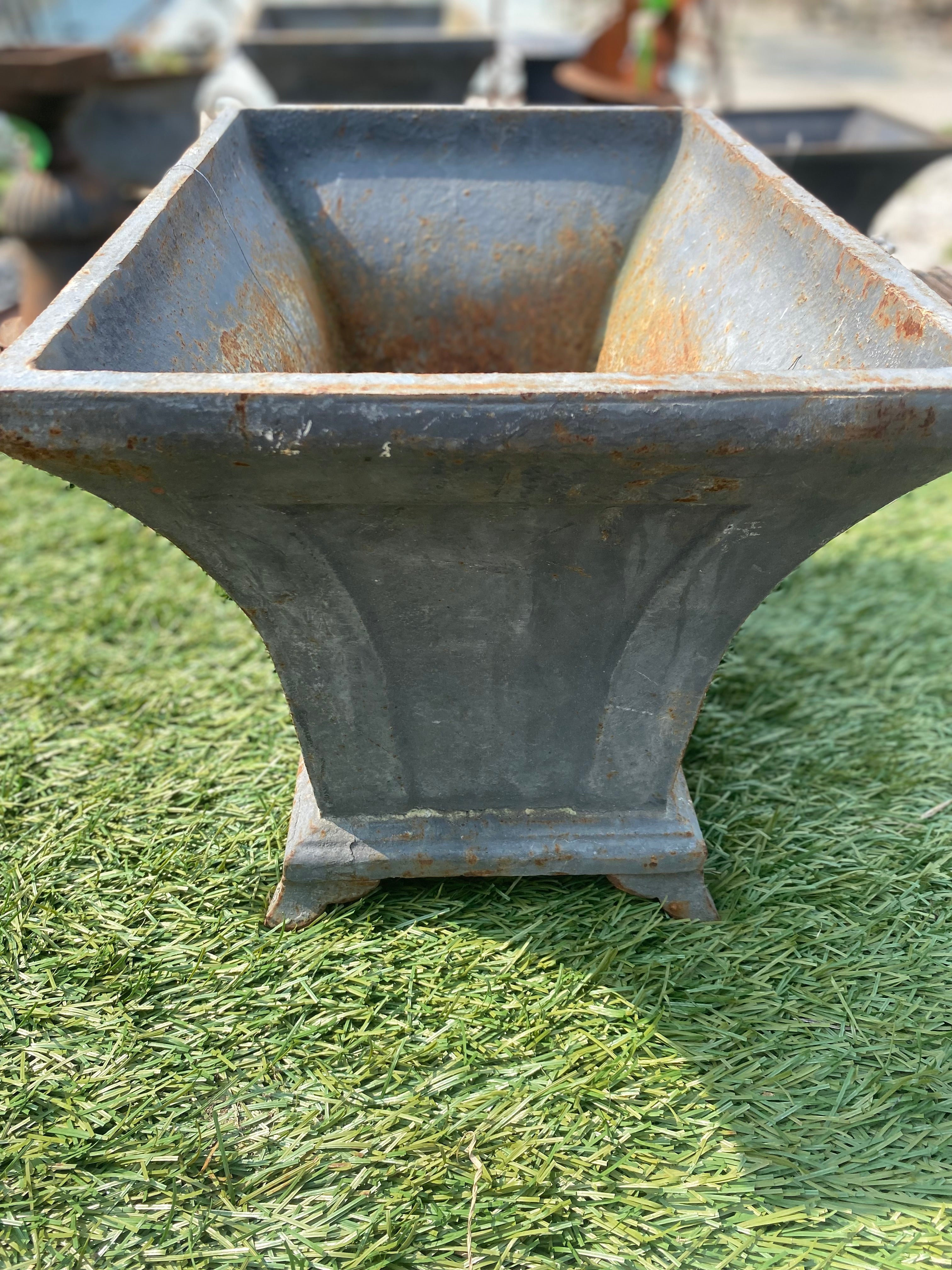 grote strakke ovale jardiniere gietijzer grijs - Brocante bij Ingie