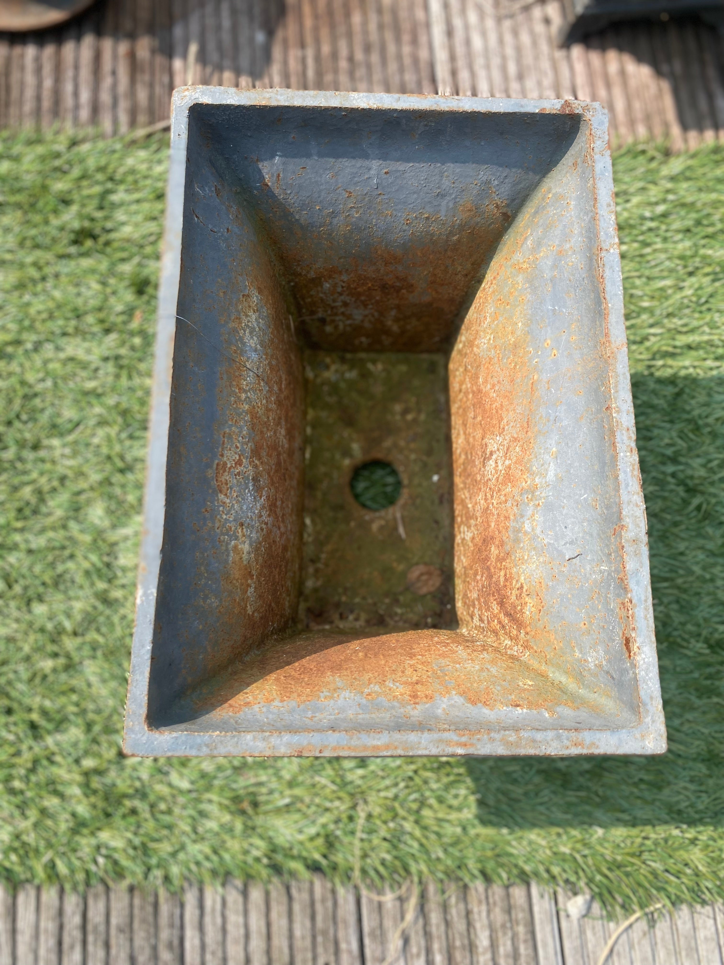 grote strakke ovale jardiniere gietijzer grijs - Brocante bij Ingie