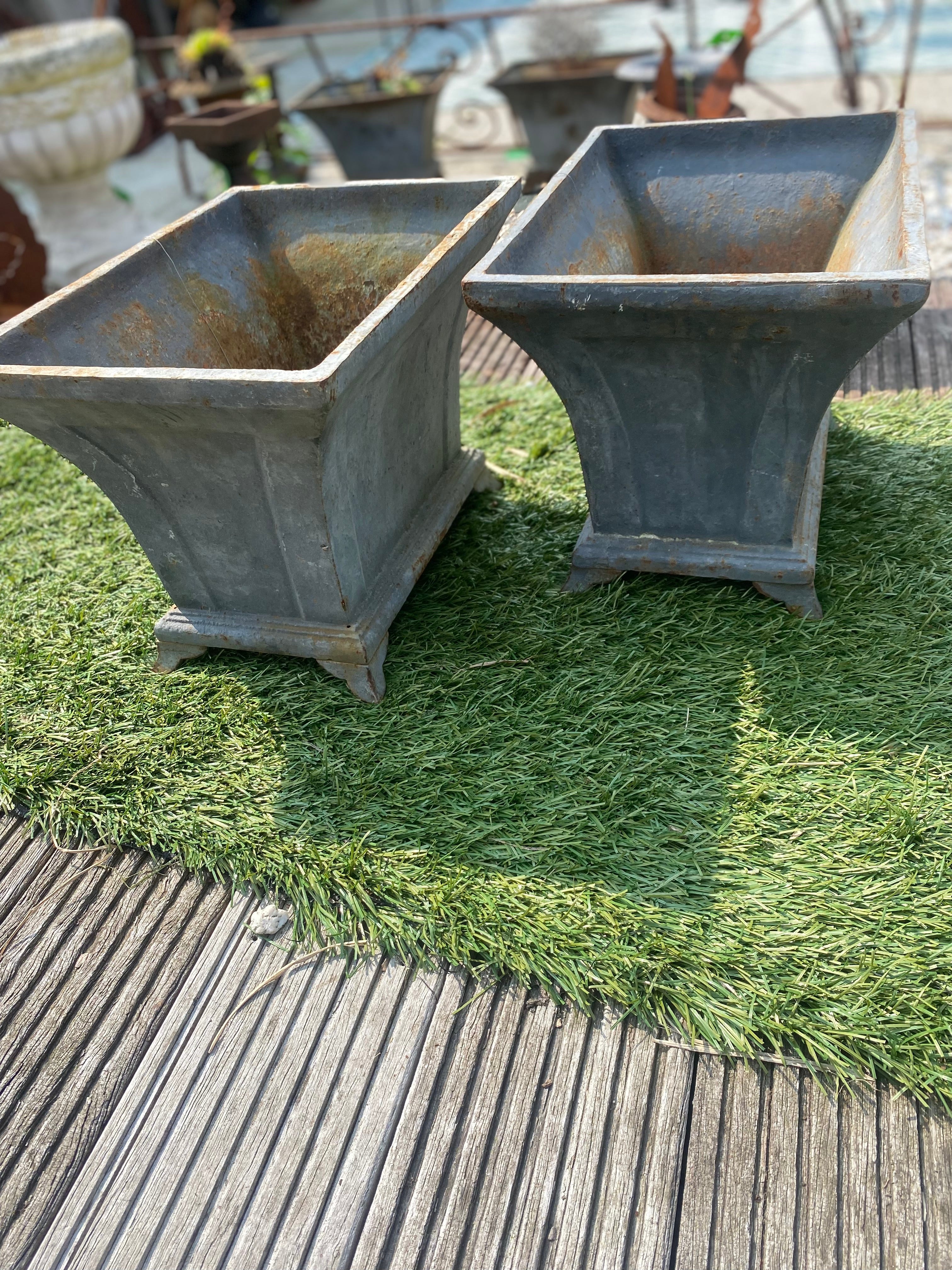 grote strakke ovale jardiniere gietijzer grijs - Brocante bij Ingie