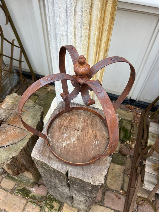 Kroon middel van gietijzer - Brocante bij Ingie
