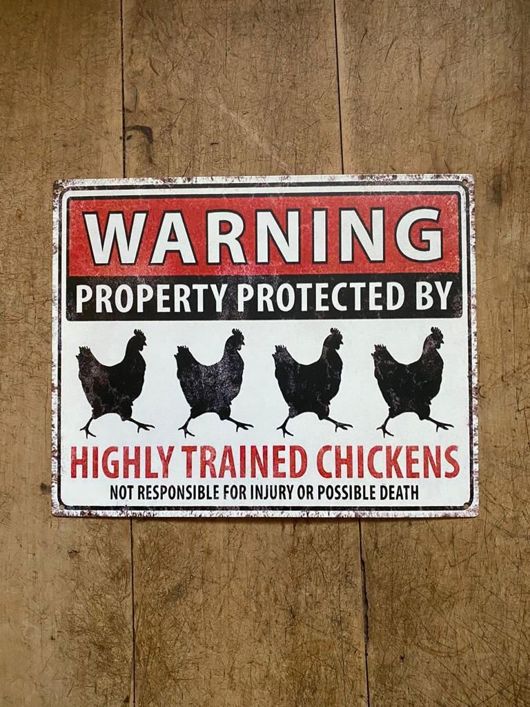 Tekstbord metaal humor; WARNING CHICKENS - Brocante bij Ingie