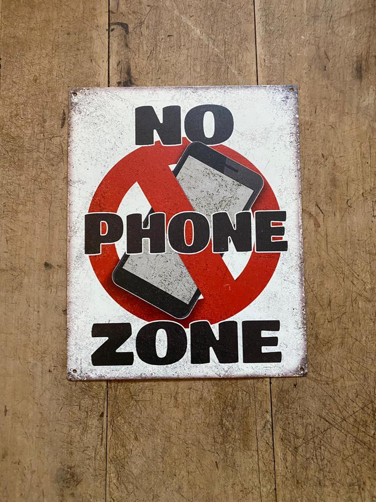 Tekstbord metaal humor; NO PHONE ZONE - Brocante bij Ingie