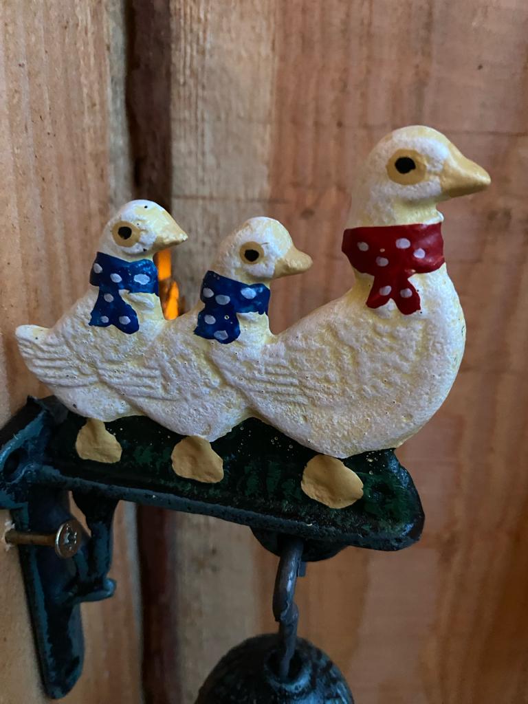 Bel van gietijzer; EENDJES/DUCKS - Brocante bij Ingie