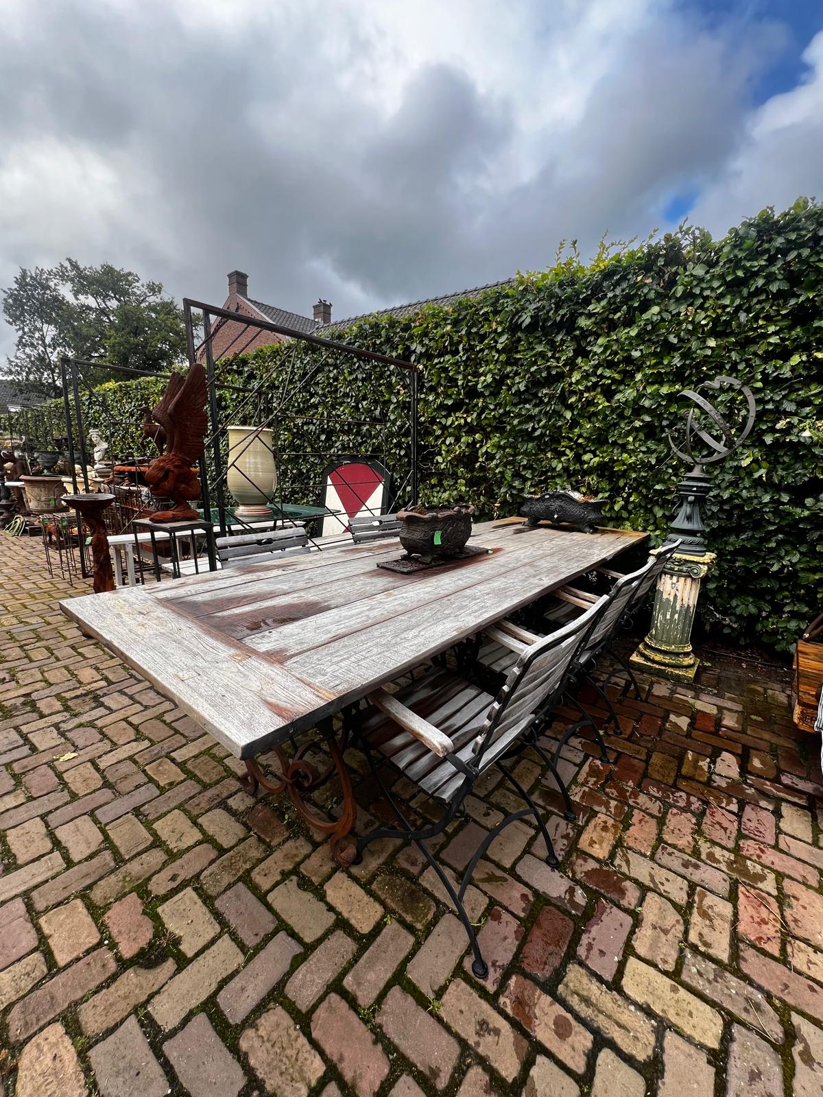 tuintafel, smeedijzer onderstel, teakhouten blad, uniek!