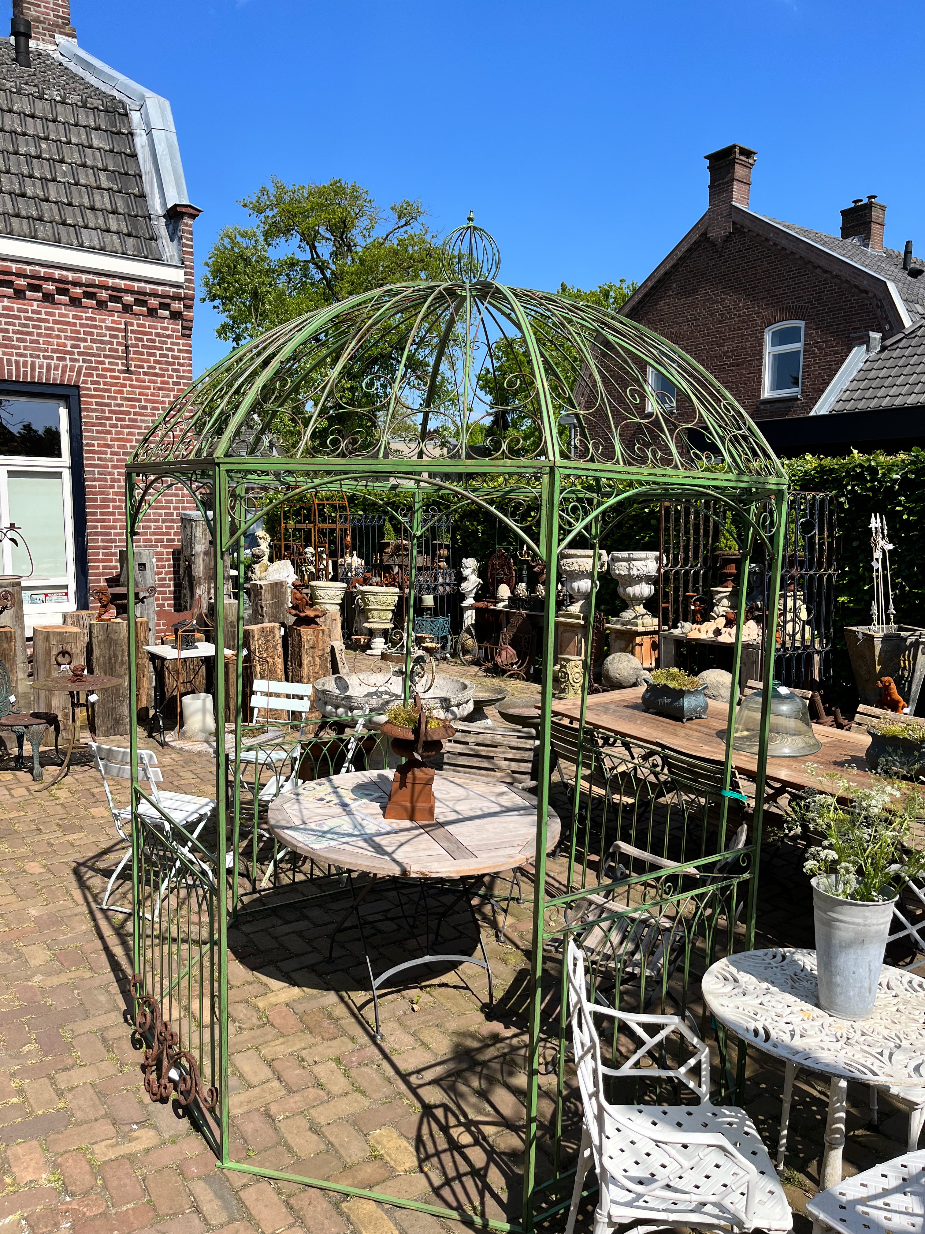 Groot ijzeren rond prieel - Brocante bij Ingie