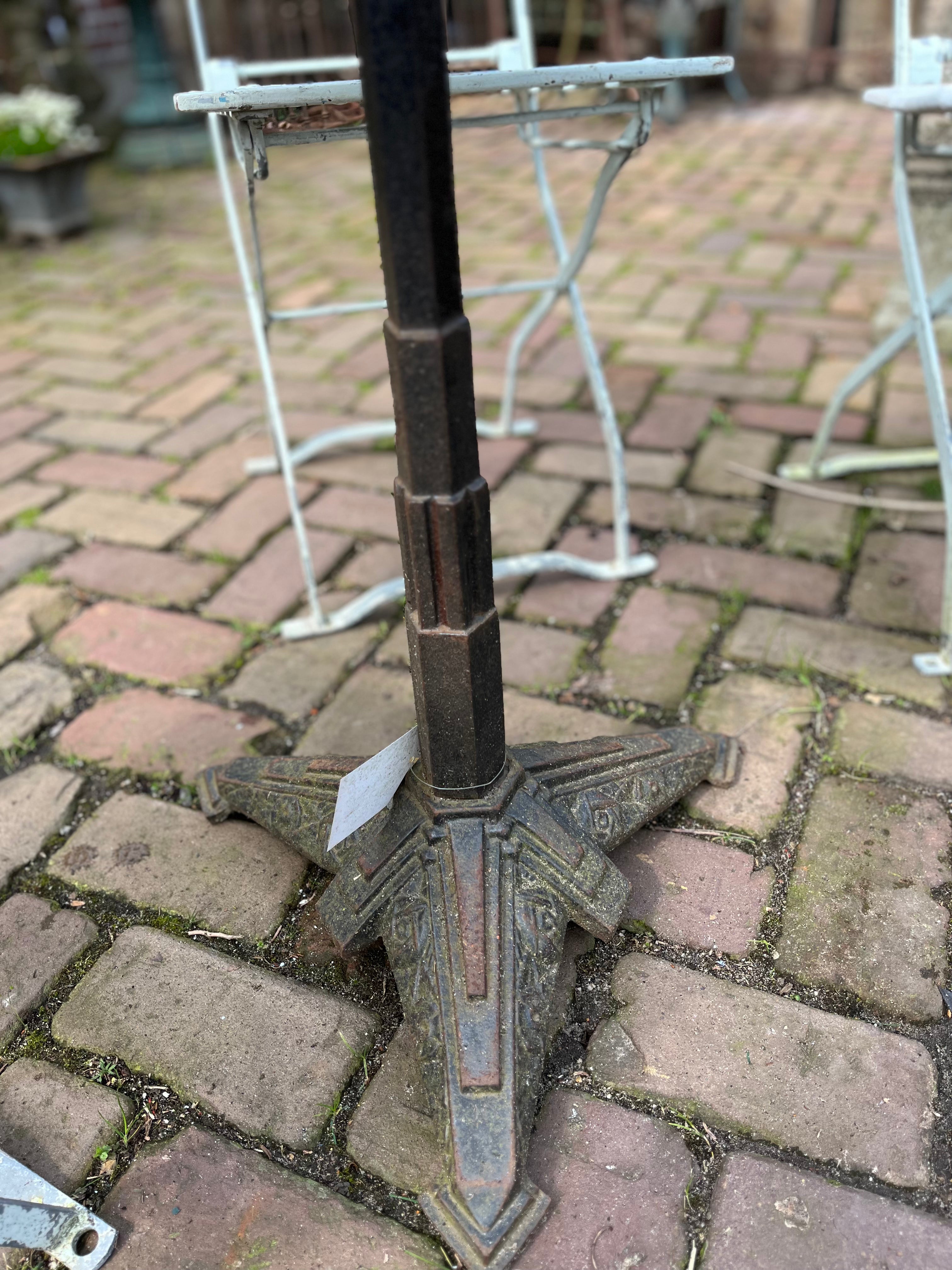 tuin tafel bistro tafeltje met rond Italiaans marmeren blad - Brocante bij Ingie