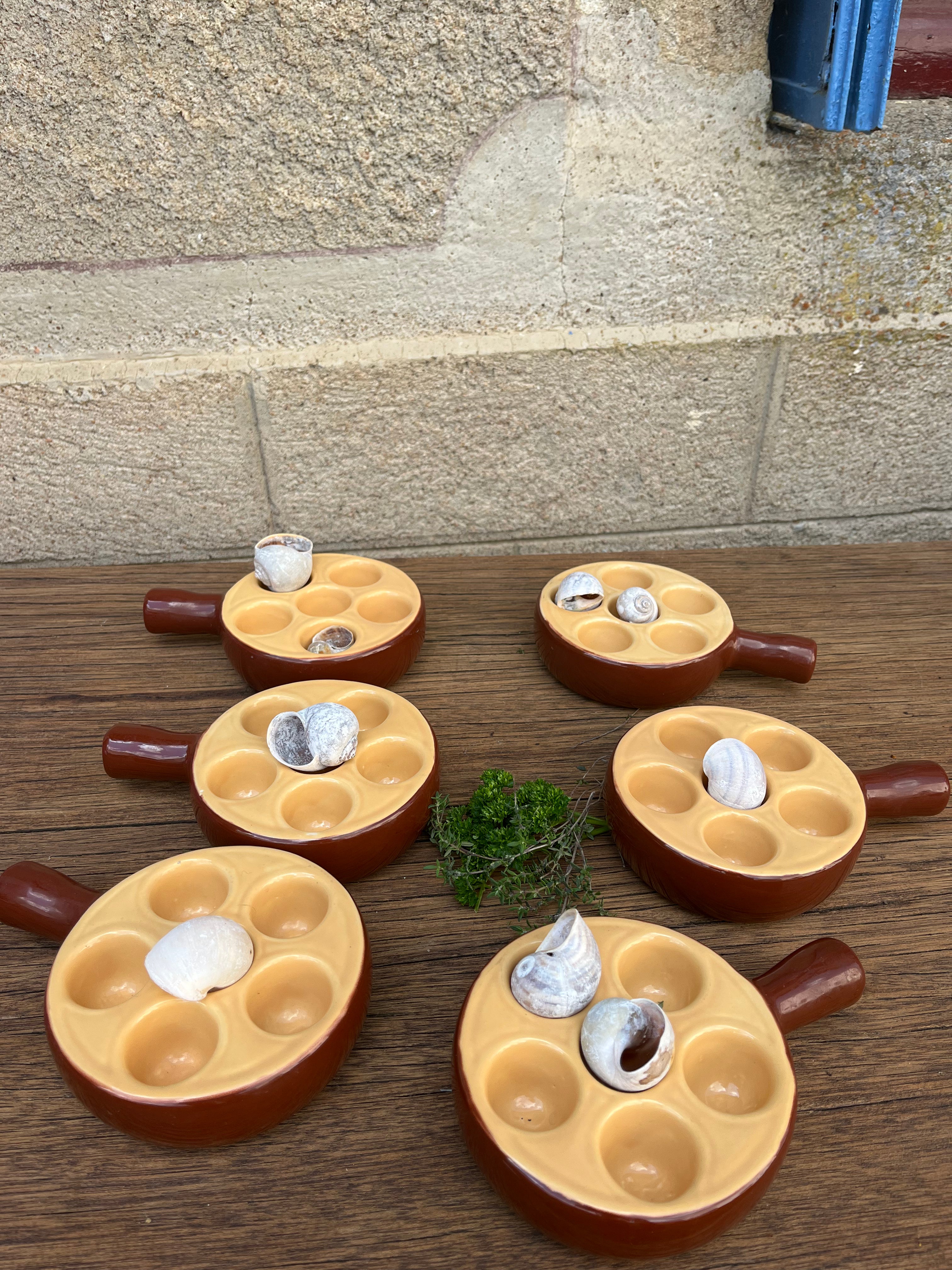 Escargots bakjes, set van 6 geel , origineel uit Frankrijk - Brocante bij Ingie