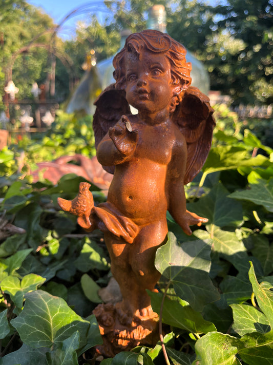 engel van gietijzer met duifje in de zij - Brocante bij Ingie