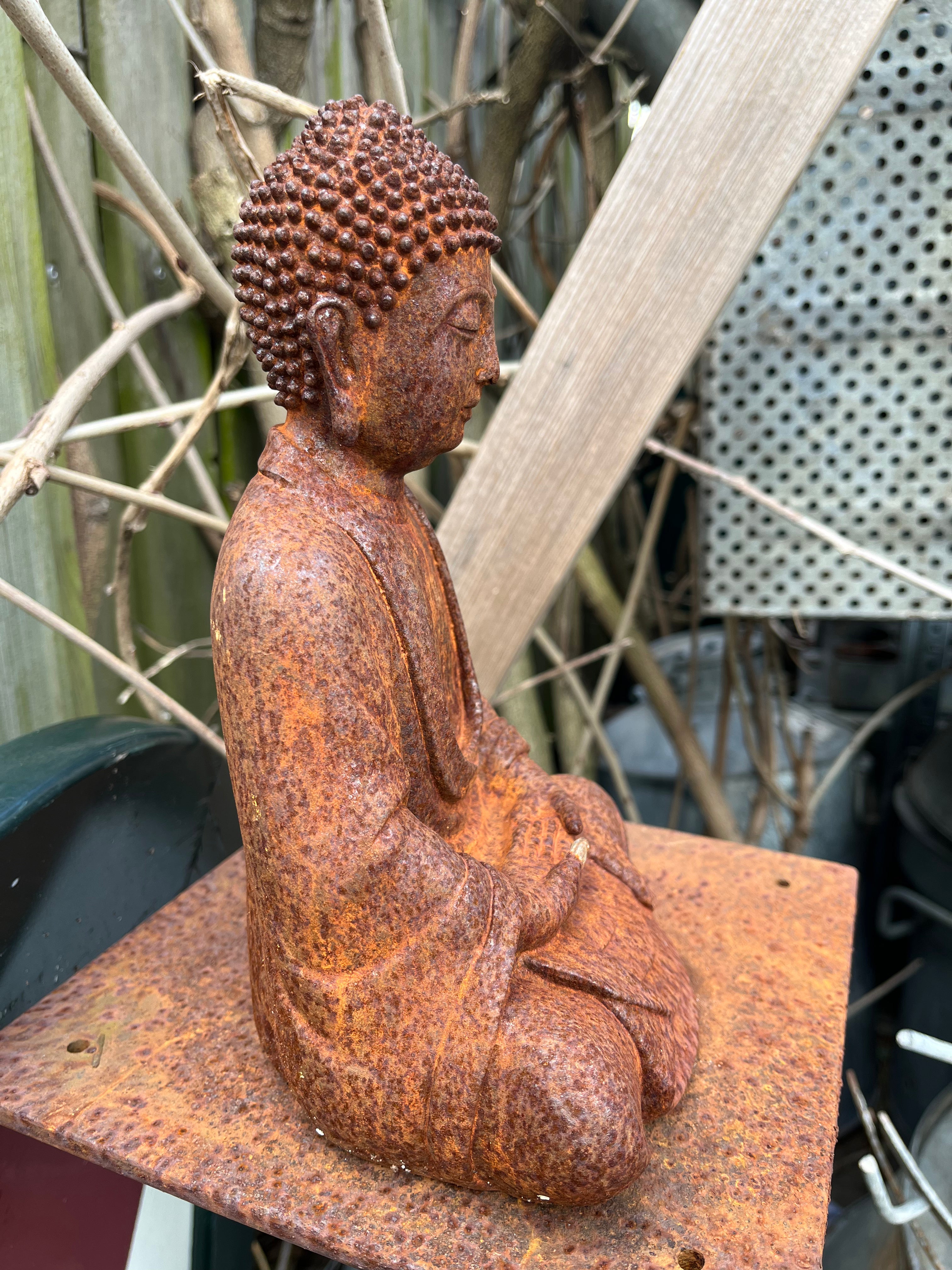 Boedha van gietijzer - Brocante bij Ingie