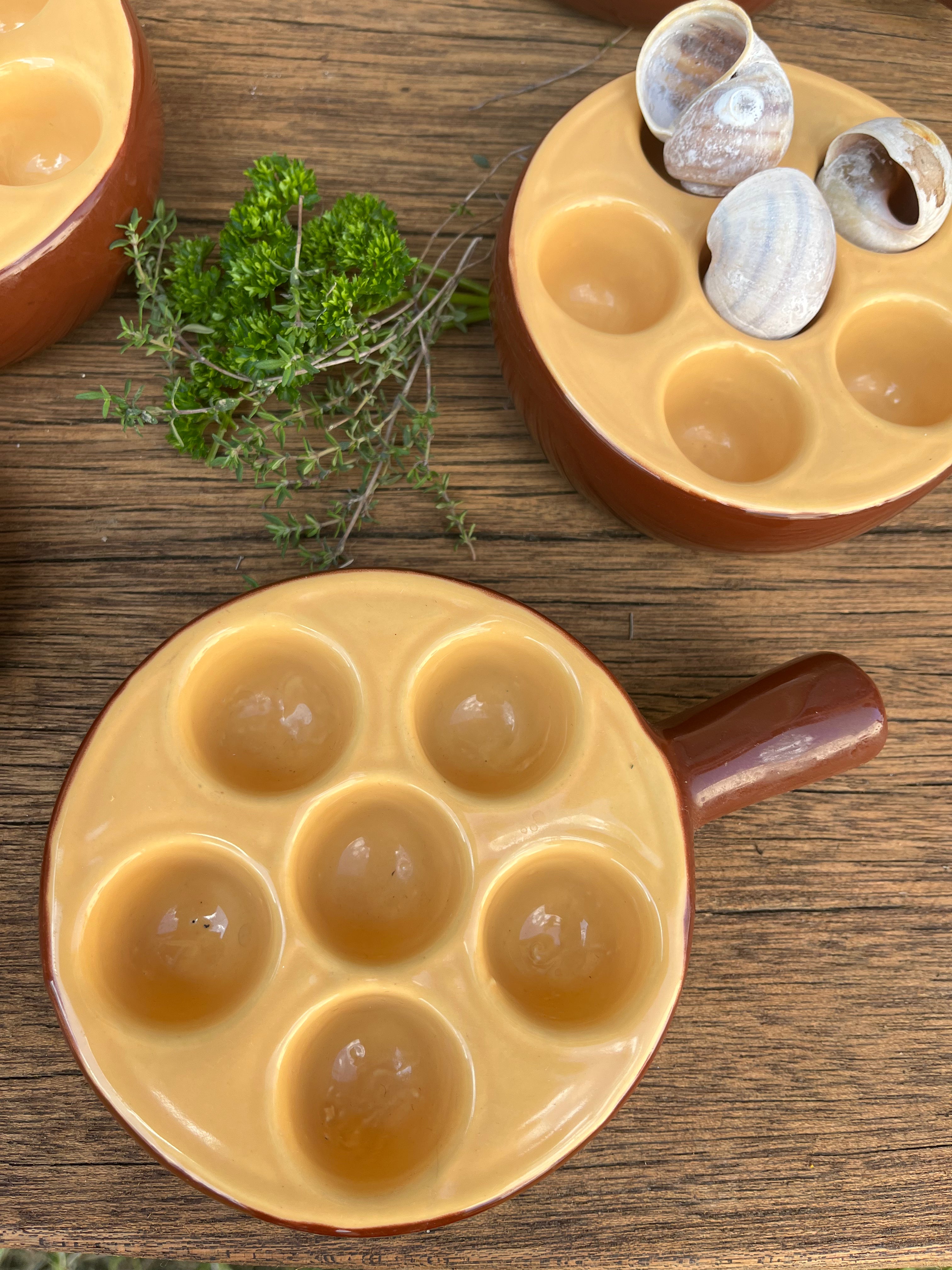 Escargots bakjes, set van 6 geel , origineel uit Frankrijk - Brocante bij Ingie