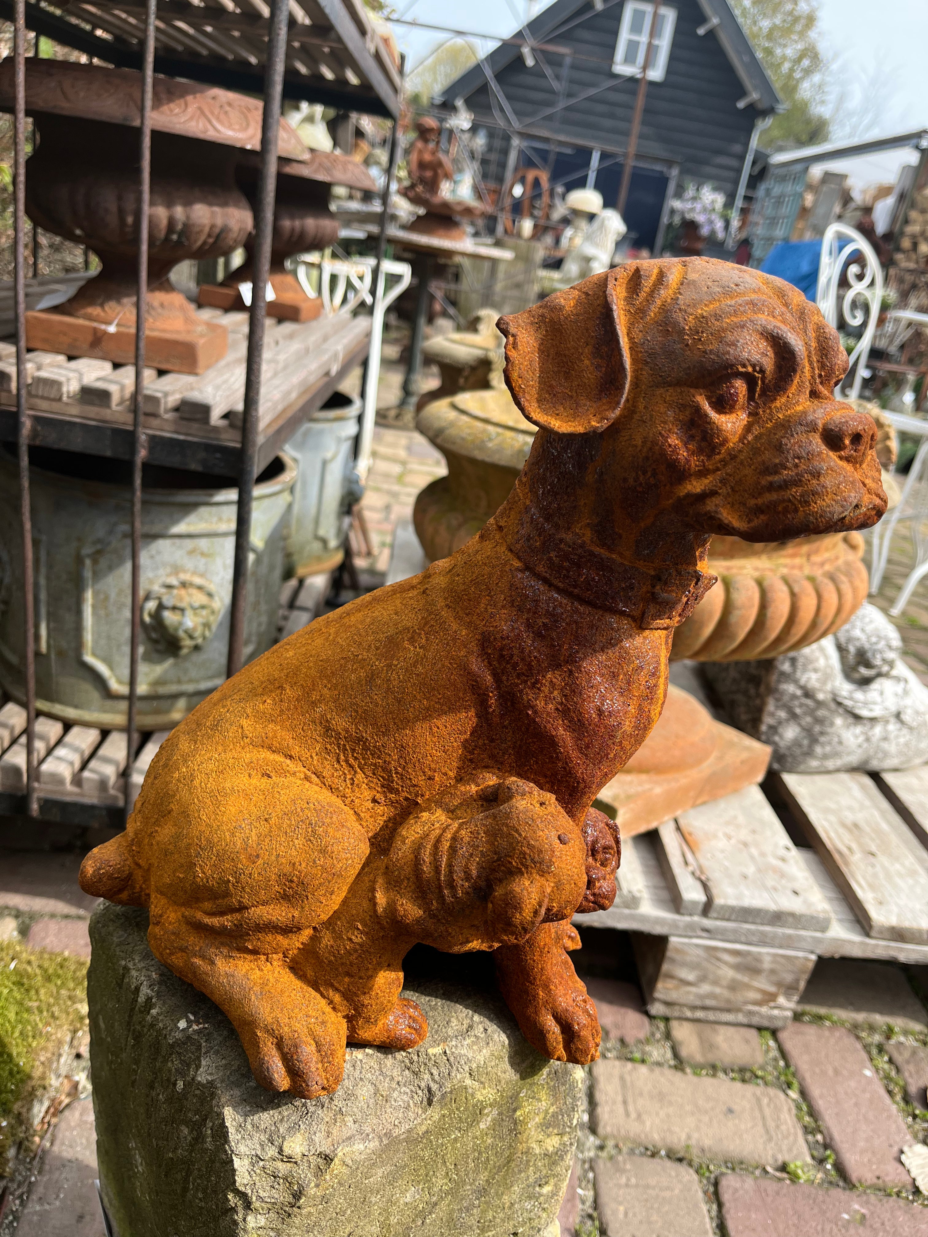 Hond met puppies van Gietijzer - Brocante bij Ingie