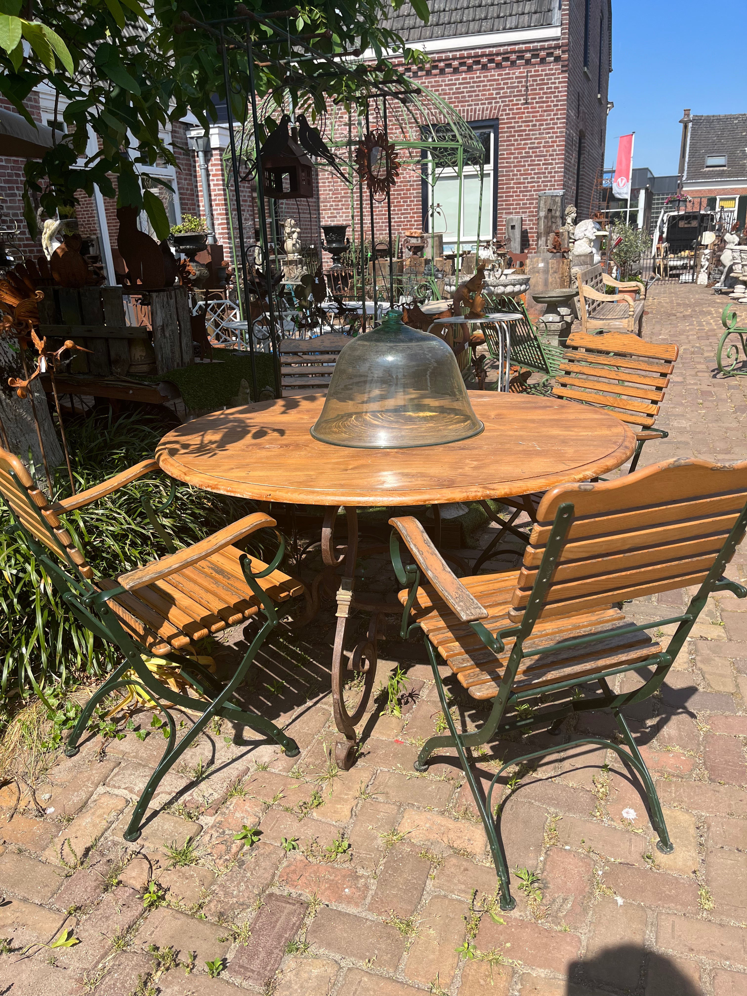 ronde tafel smeedijzer 4 tuinstoelen | Brocante bij Ingie