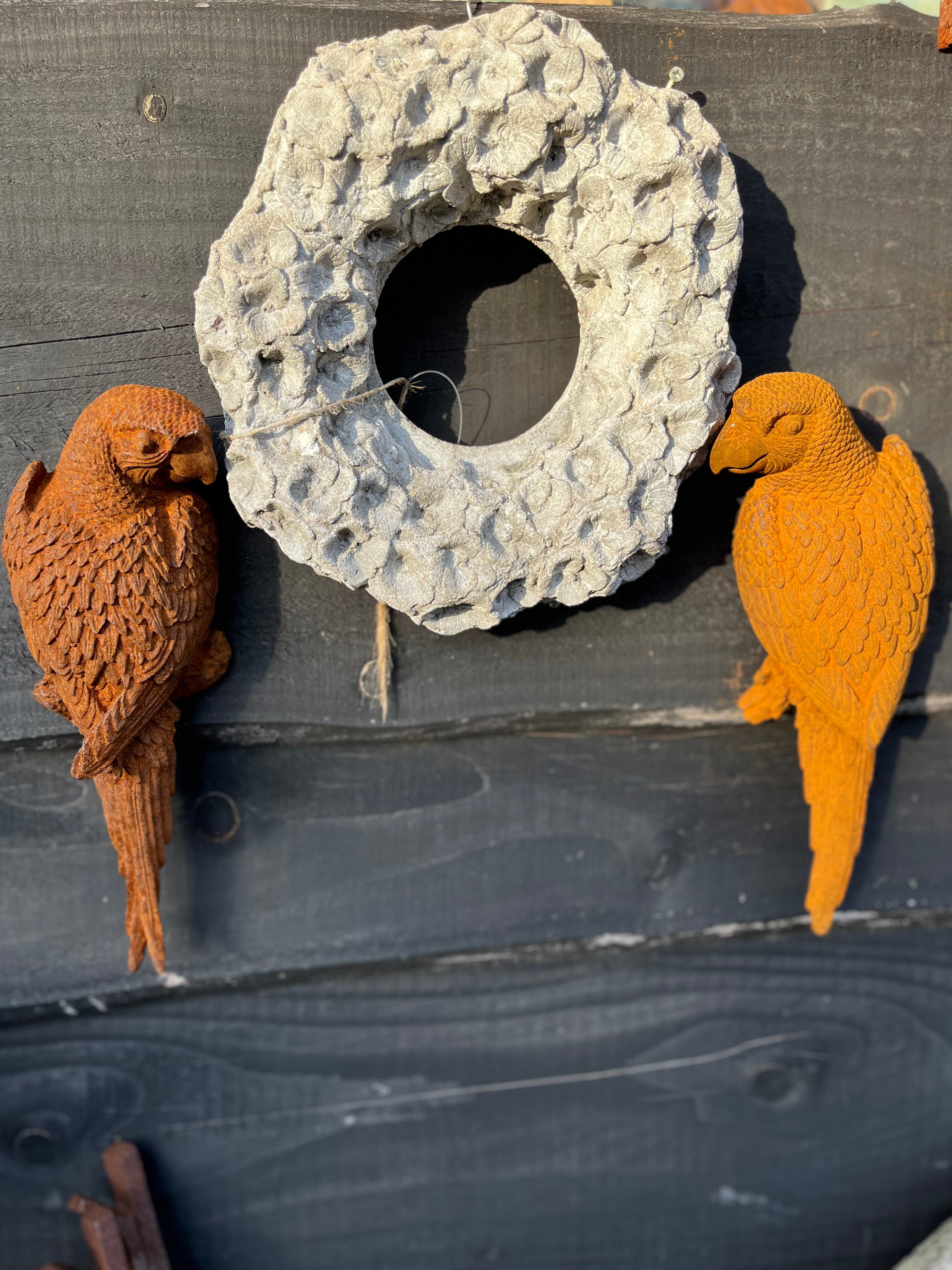 Set van 2 papegaaien voor aan de wand van gietijzer - Brocante bij Ingie
