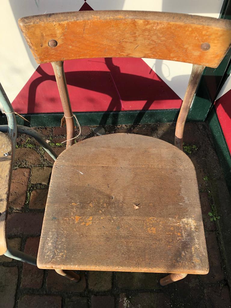 Grote vintage schoolstoelen - Brocante bij Ingie