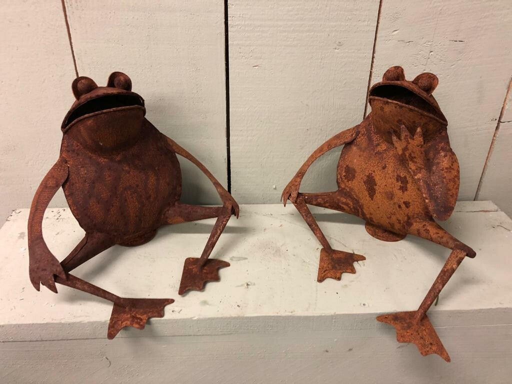 Kikker met handje onder kin van ijzer roestkleur - Brocante bij Ingie