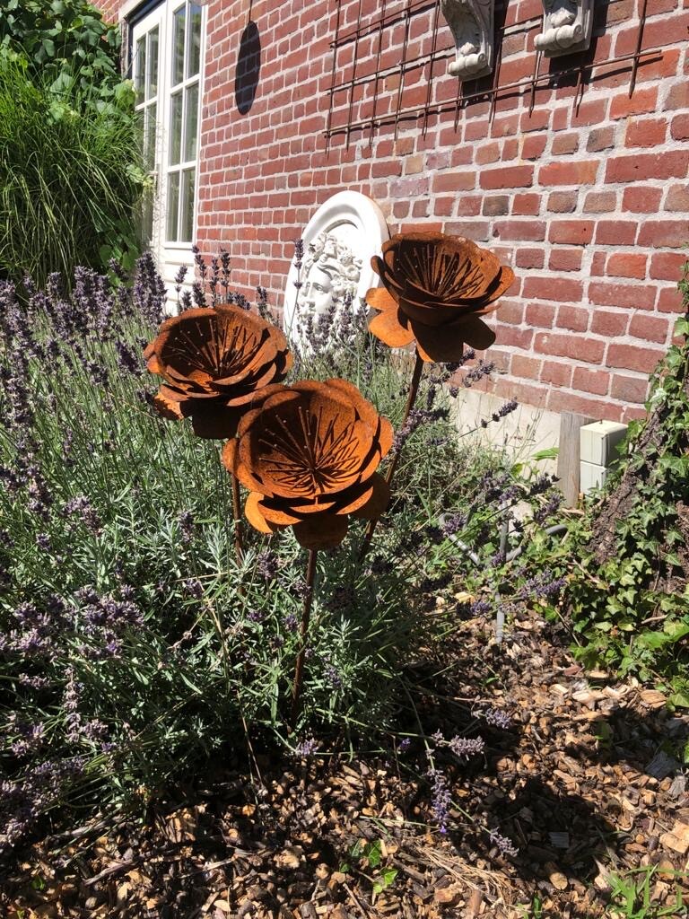 Roest bloem op tuinsteker - Poppy - Brocante bij Ingie