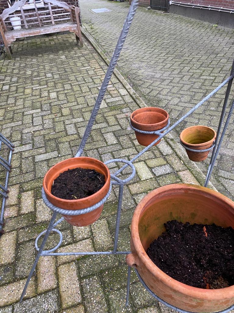 Stoere planten standaard voor 17 potten - Brocante bij Ingie