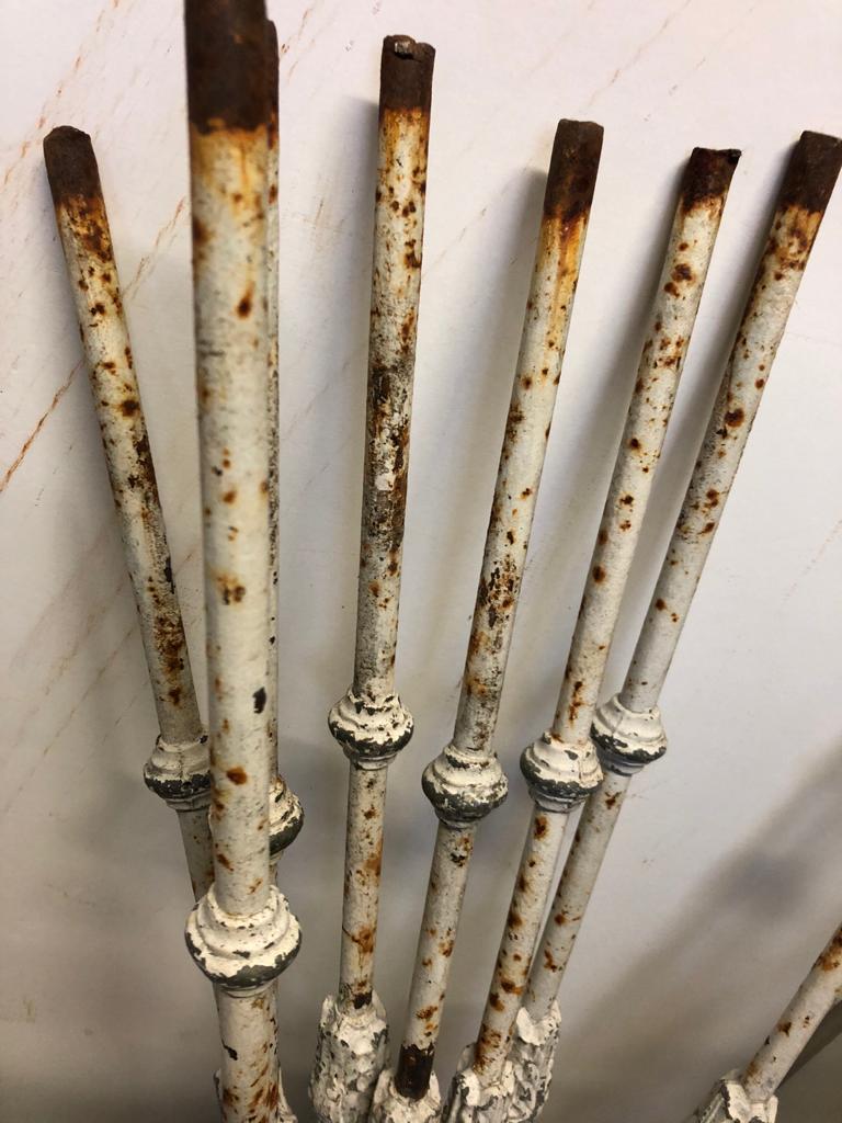 Oude zware gietijzeren Trapspijlen - wit - Brocante bij Ingie