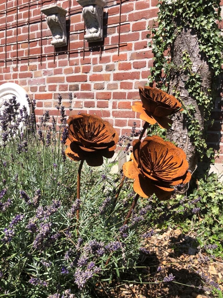 Roest bloem op tuinsteker - Poppy - Brocante bij Ingie
