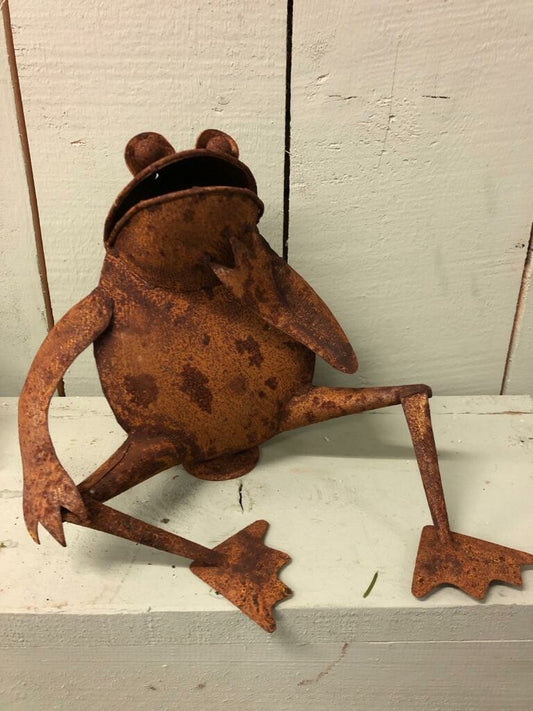 Kikker met handje onder kin van ijzer roestkleur - Brocante bij Ingie