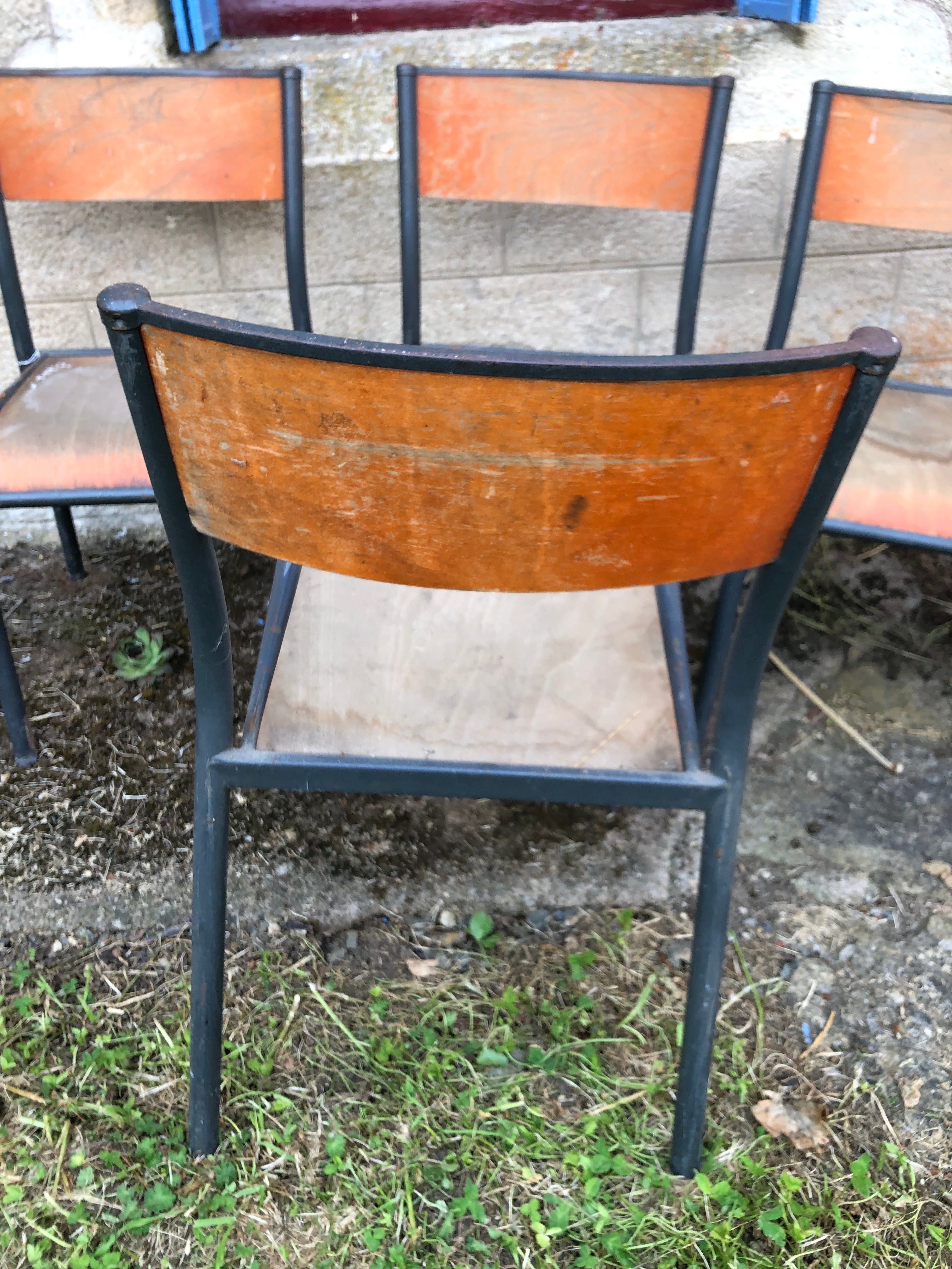 originele gave schoolstoelen uit Frankrijk - Brocante bij Ingie