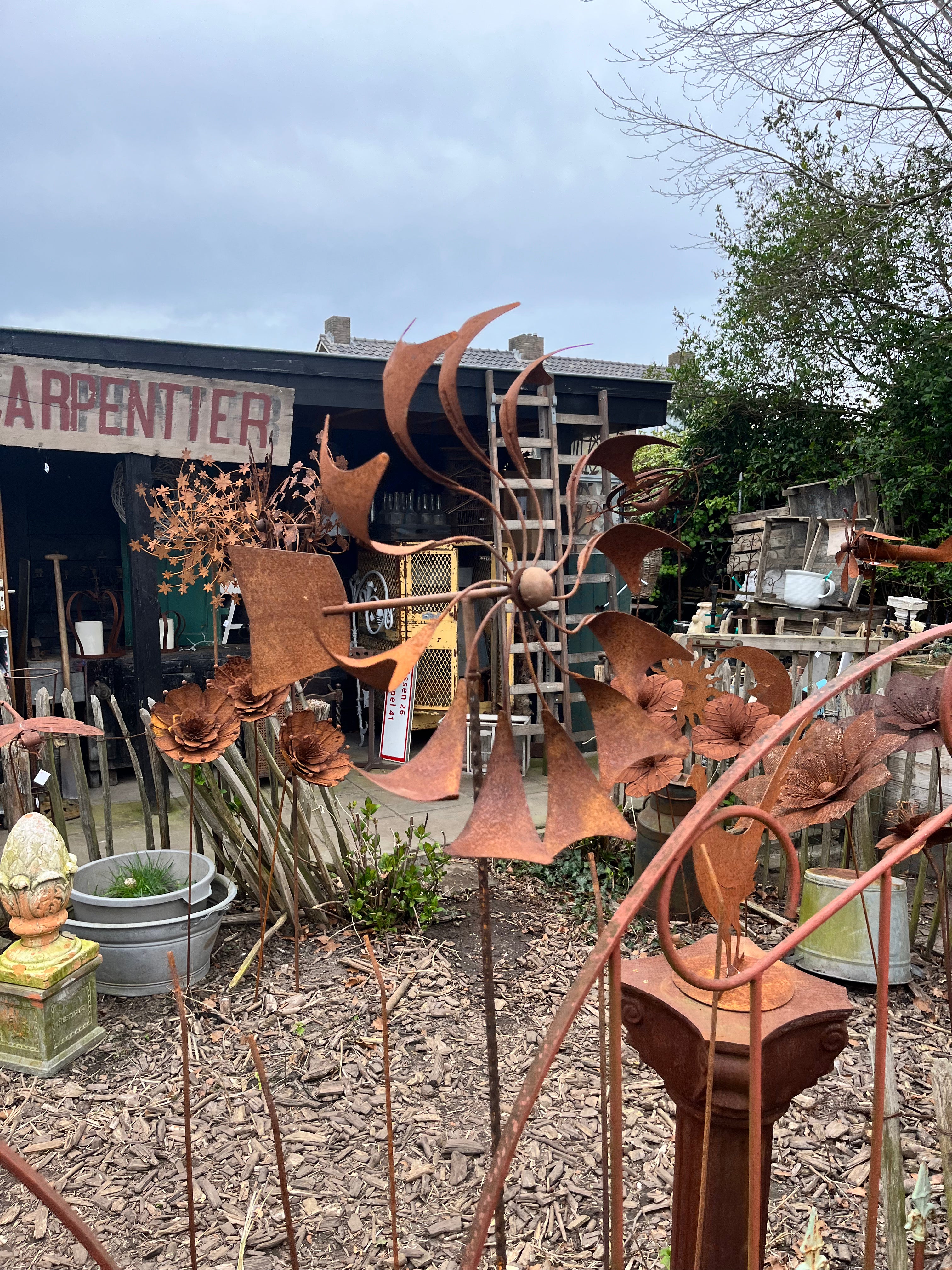 windmolen met staart windspinner - Brocante bij Ingie