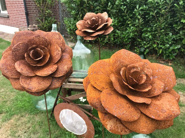 Set van 3 Roest bloemen Roos op tuinsteker - Klein, middel en groot - Brocante bij Ingie