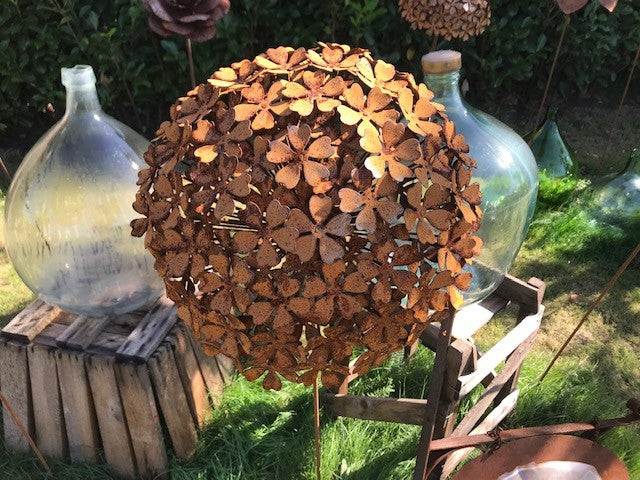 Roestbloem hortensia op tuinsteker - Middel - Brocante bij Ingie