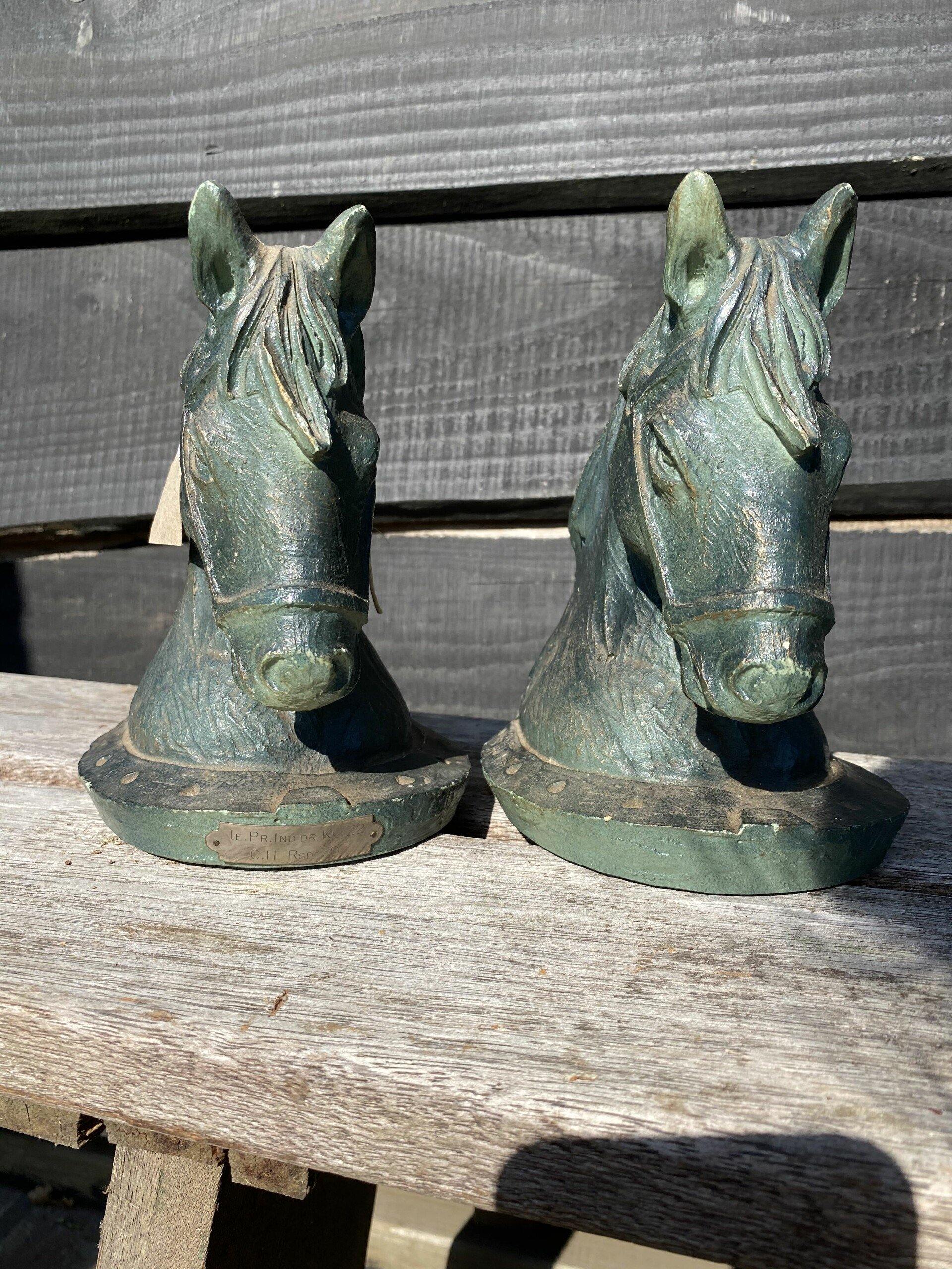 Boekensteunen set: Hoefijzer met paarden hoofden - Brocante bij Ingie