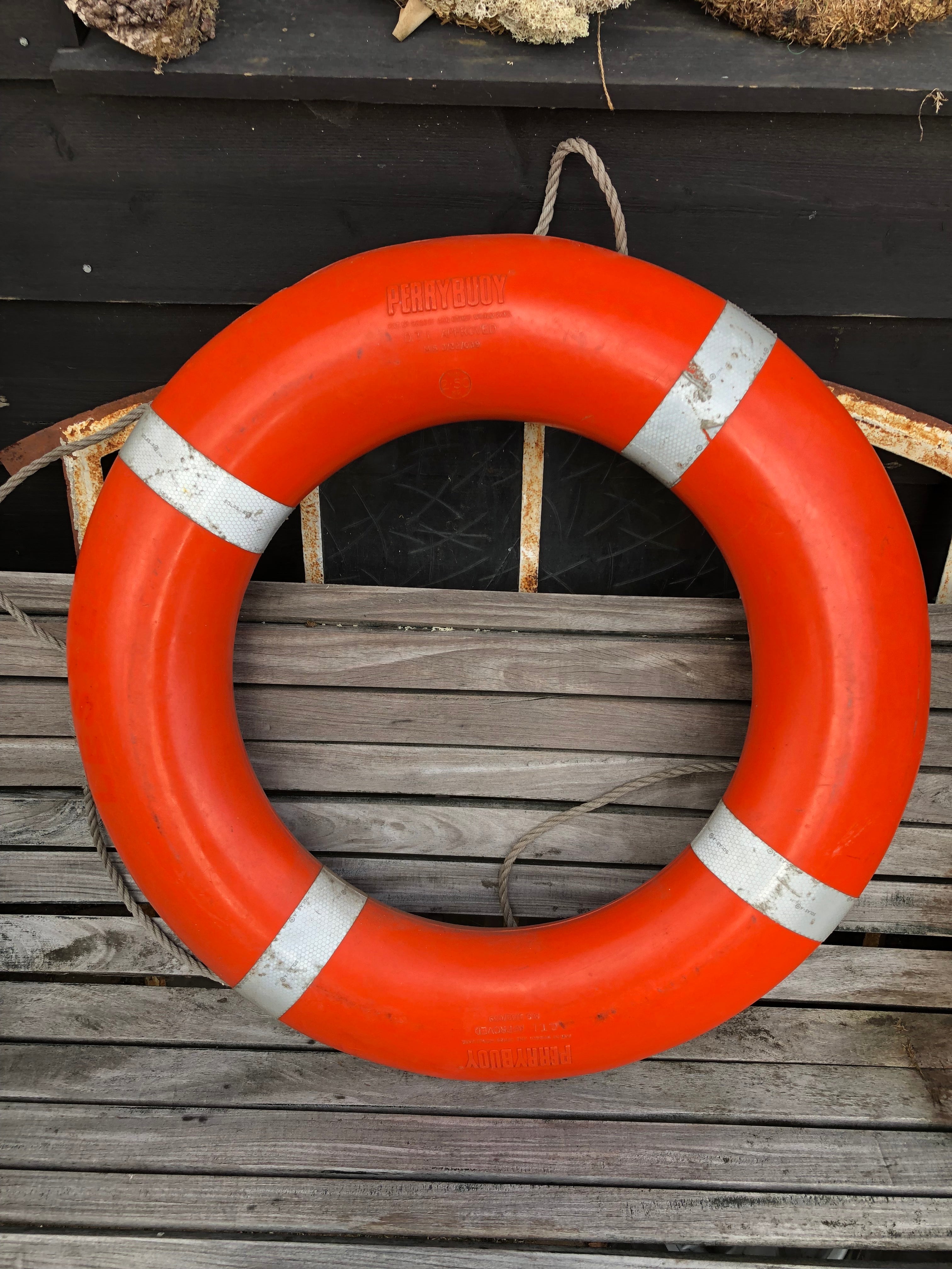 Reddingsboei oranje wit - Brocante bij Ingie