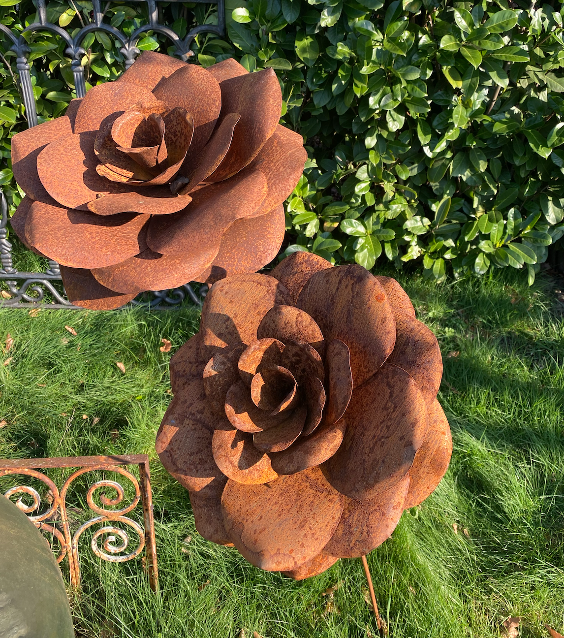Set van 3 Roest bloemen Roos op tuinsteker - Klein, middel en groot - Brocante bij Ingie