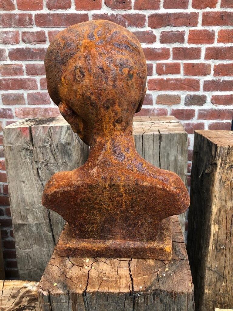 Buste, jongetje van gietijzer - Brocante bij Ingie