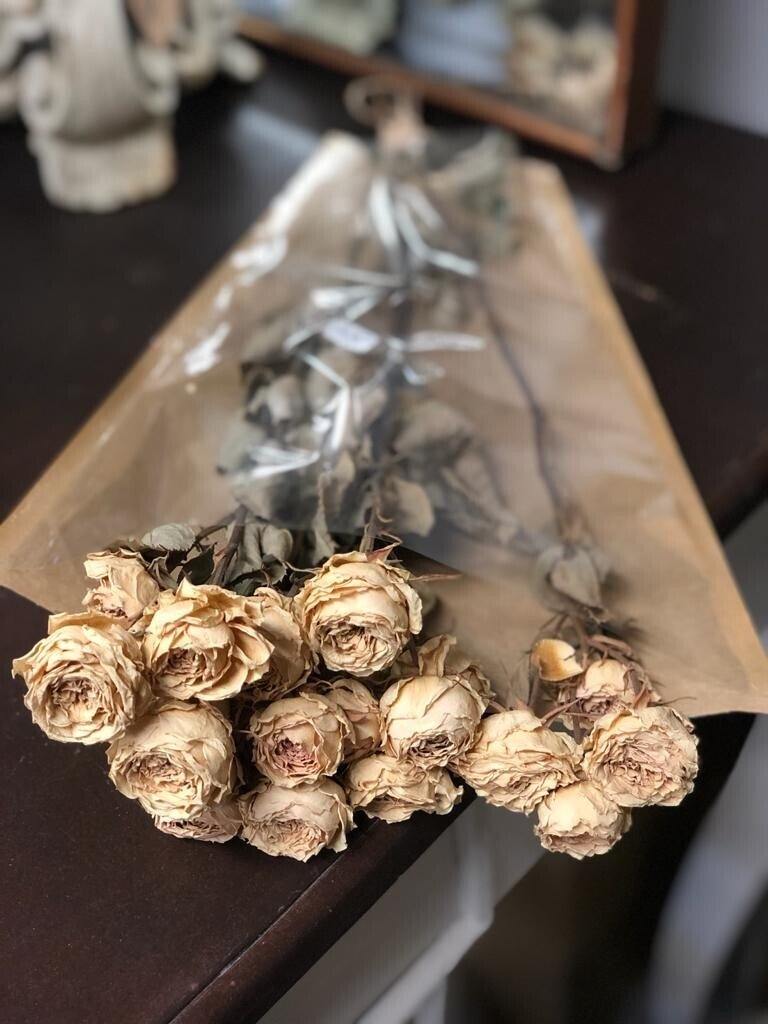 Bosje van gedroogde rozen - Brocante bij Ingie