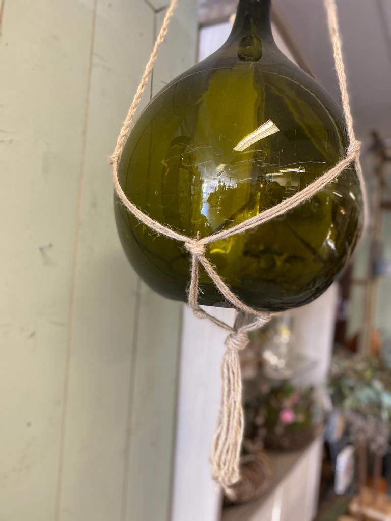 Originele Franse wijngist fles in hangtouw - Brocante bij Ingie