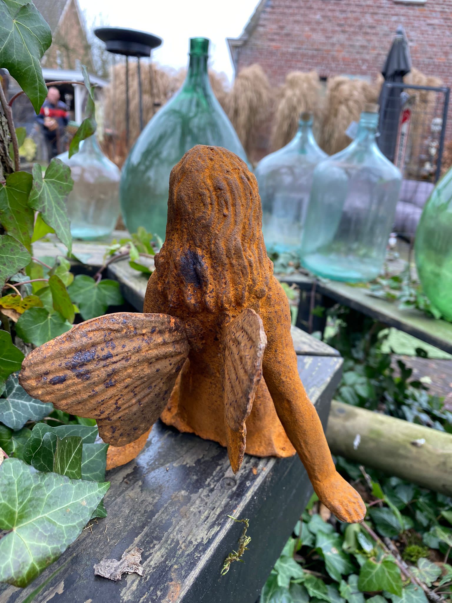 Schattige engel met duif op voet - Brocante bij Ingie