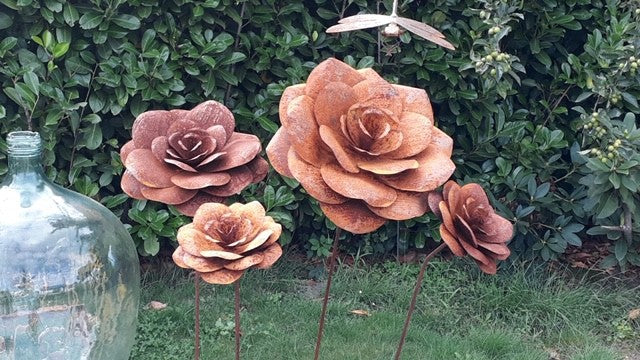Roestbloem Roos op tuinsteker - klein - Brocante bij Ingie